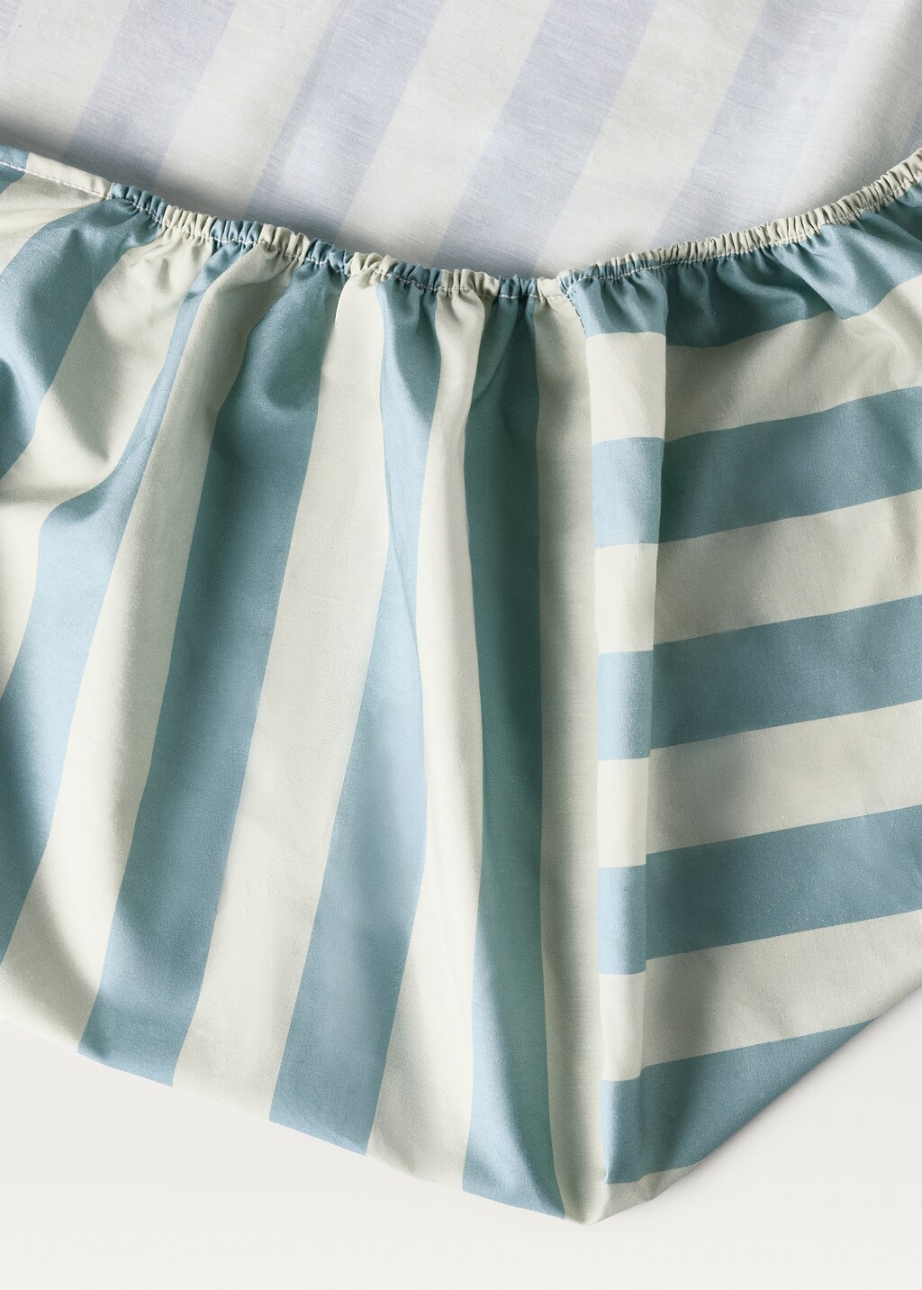 Cotton percale thick-striped fitted sheet for crib