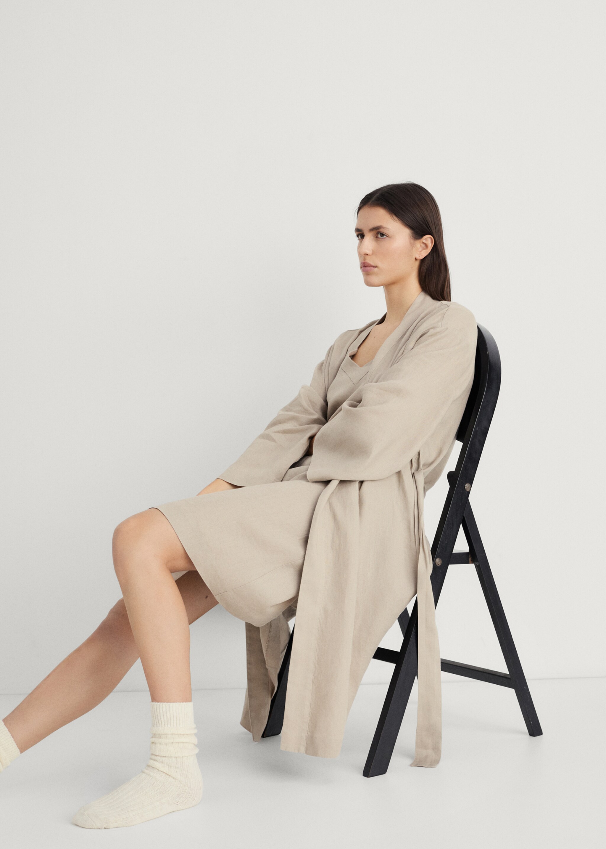 Linen nightgown - Details of the article 2