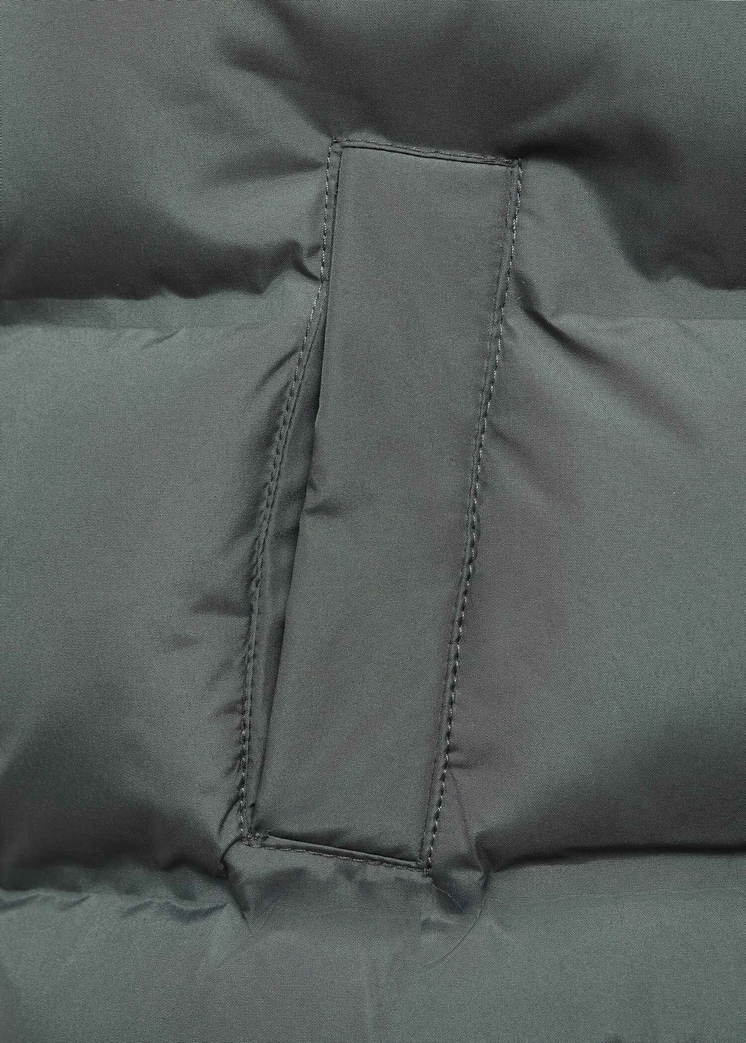 Quilted gilet with pockets - Details of the article 0