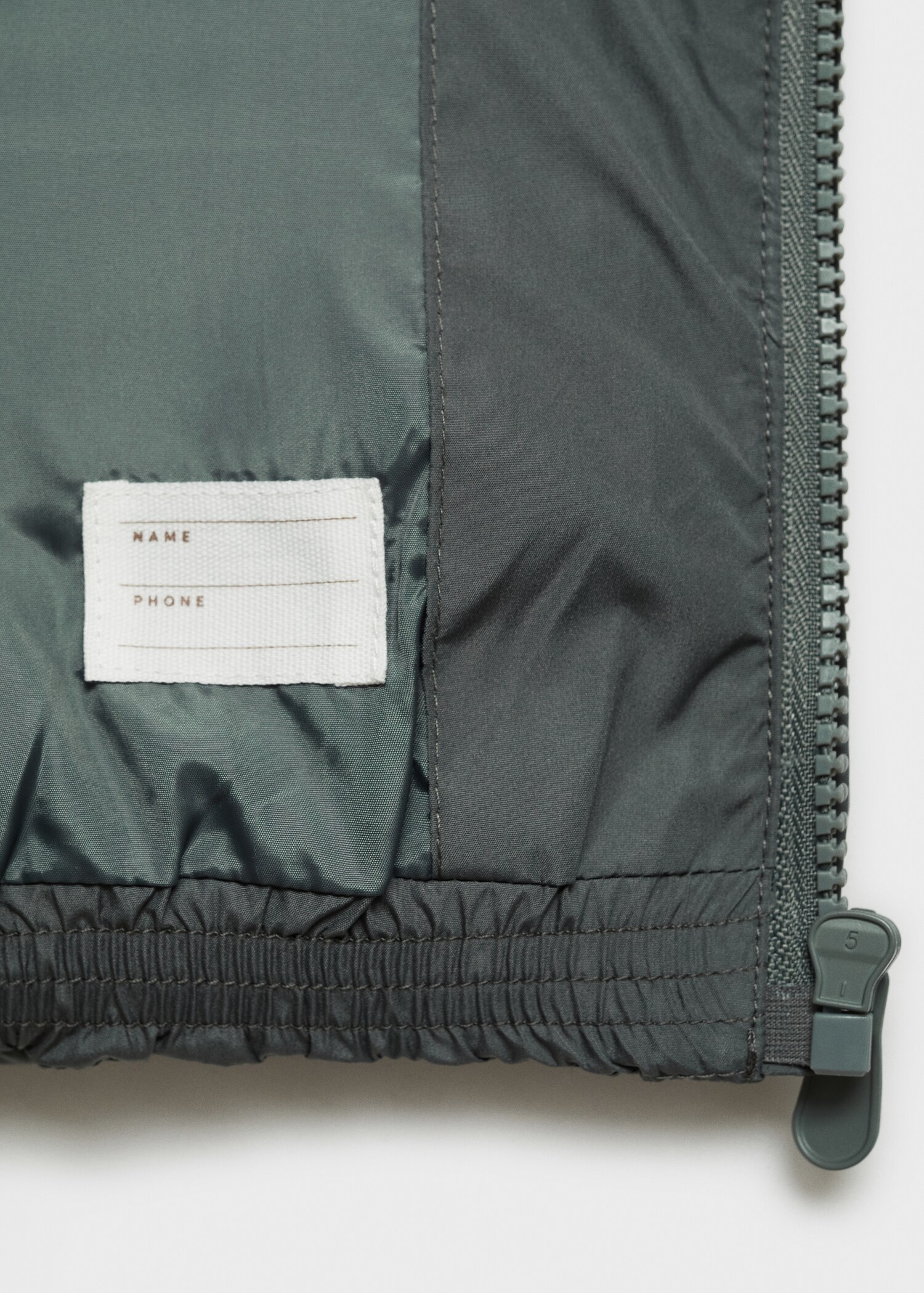 Quilted gilet with pockets - Details of the article 8