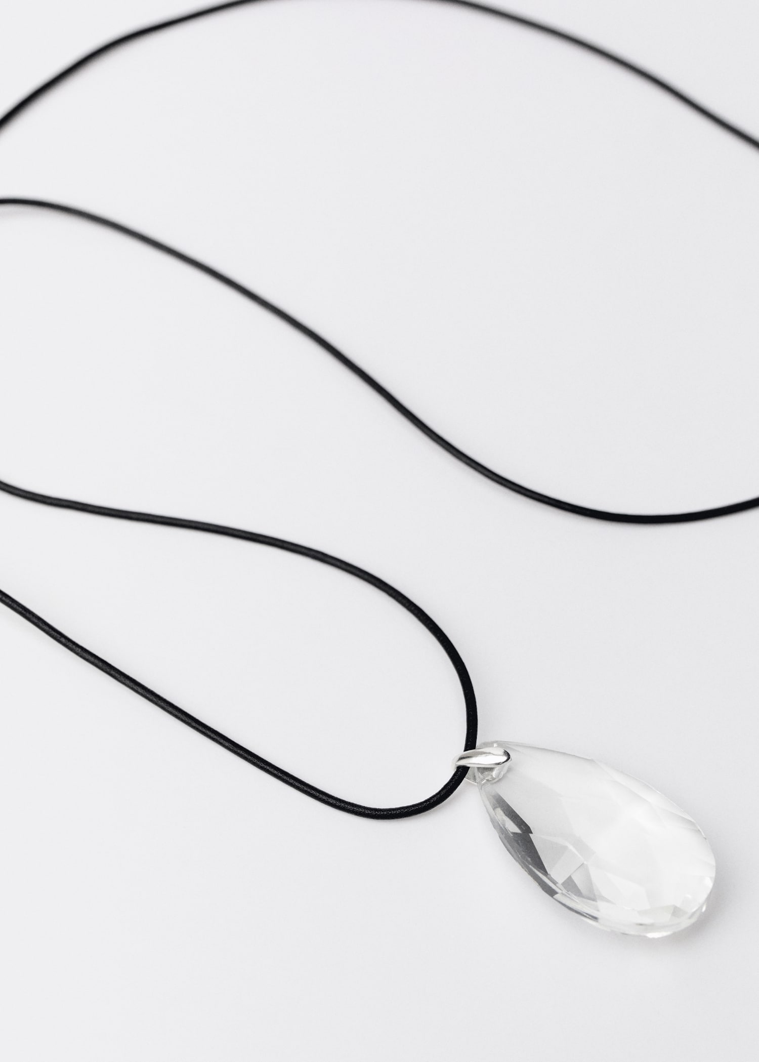 Collar piel colgante cristal - Plano medio