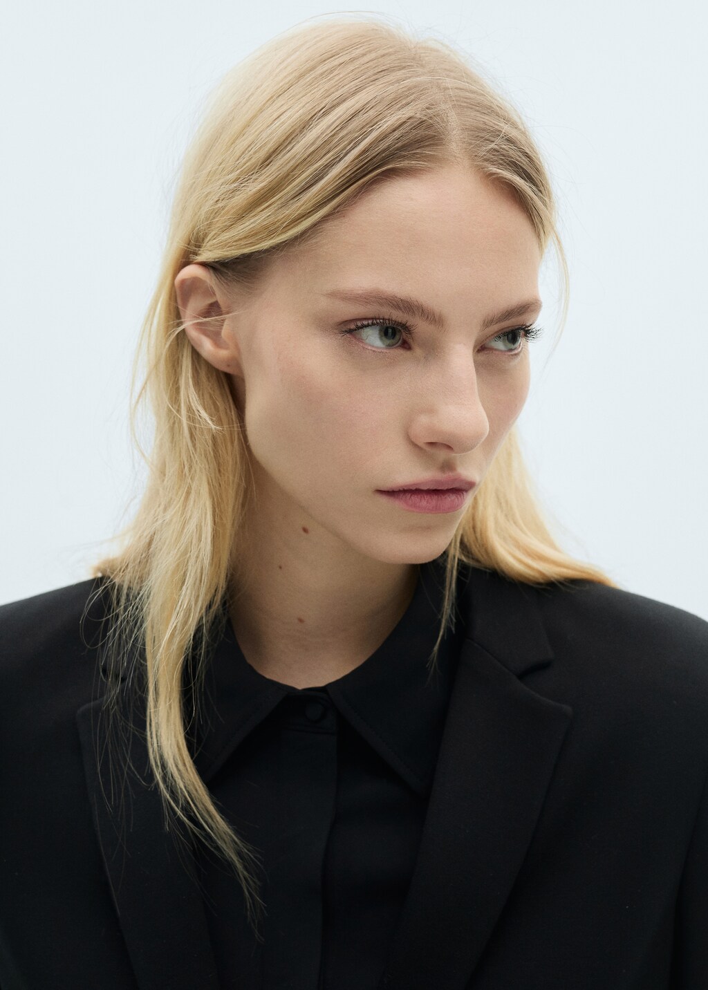 Suit blazer with flap pockets - image 4