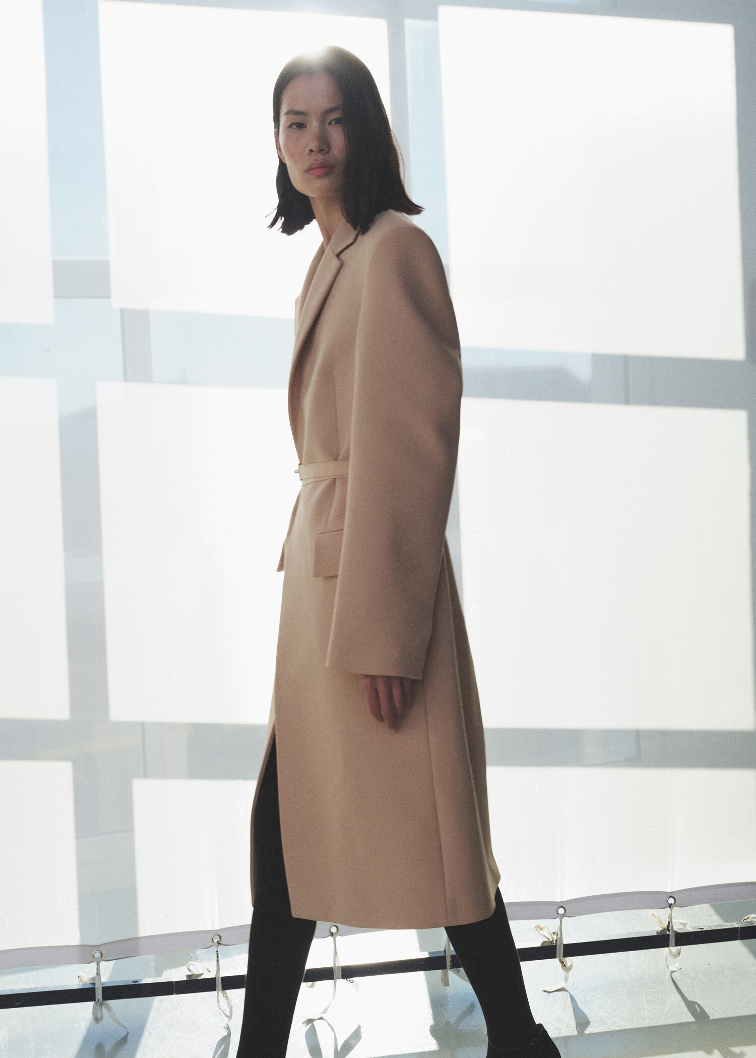 Woollen coat with belt - Details of the article 1