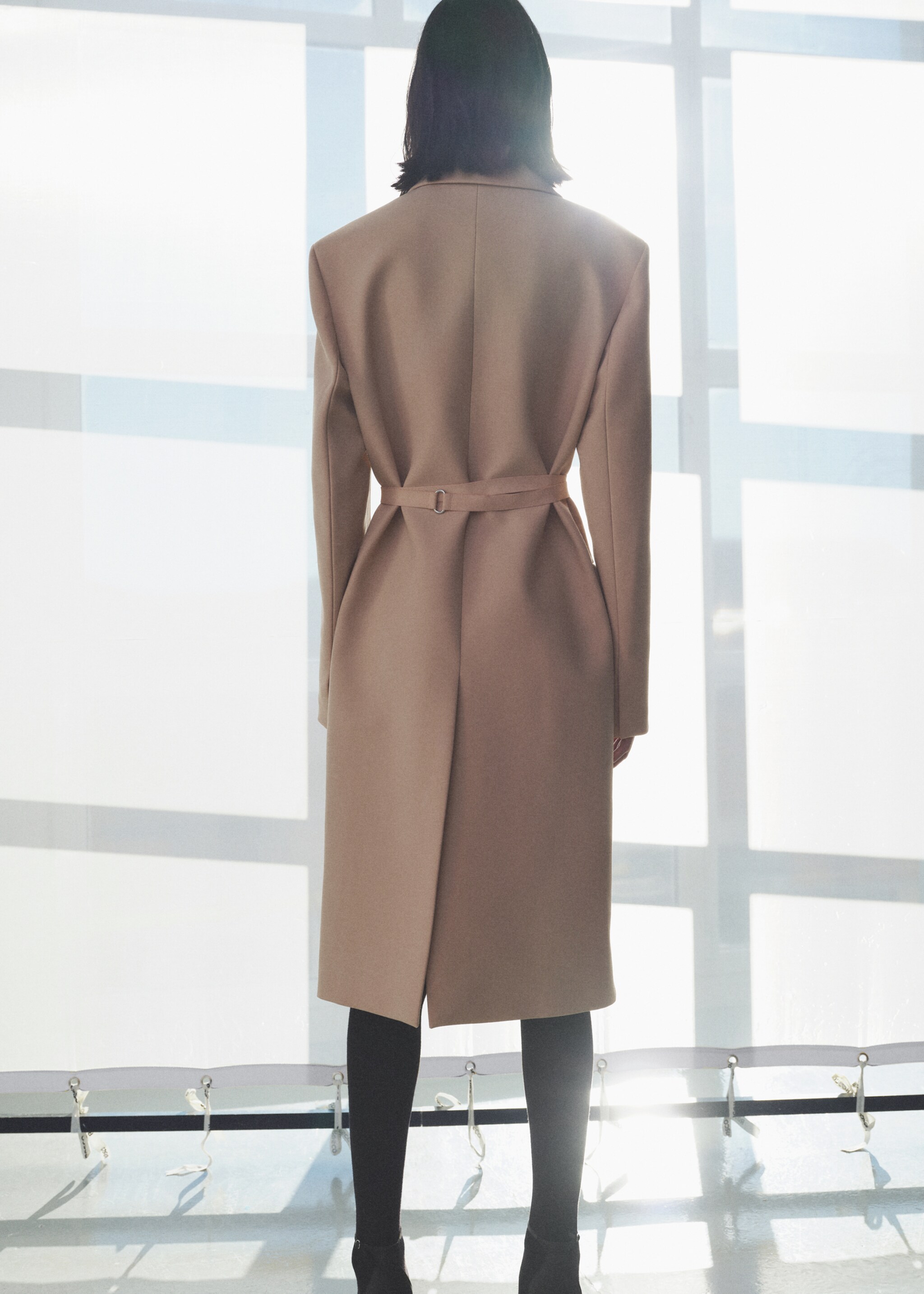 Woollen coat with belt - Reverse of the article