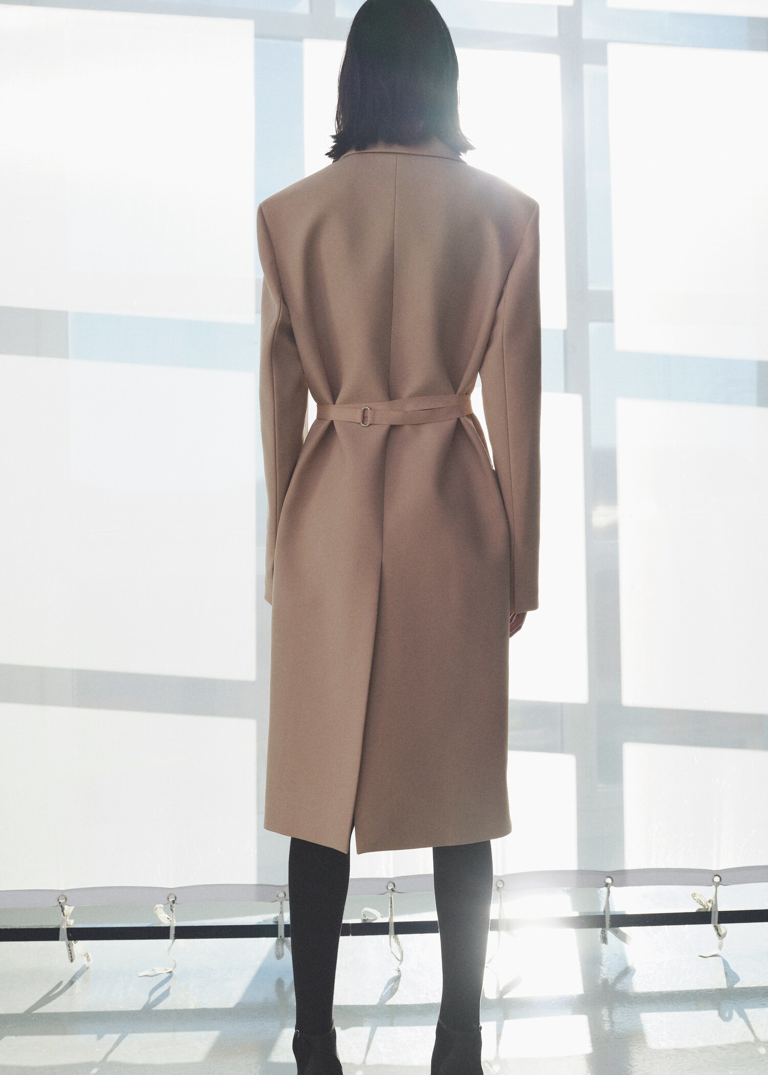 Woollen coat with belt - Reverse of the article