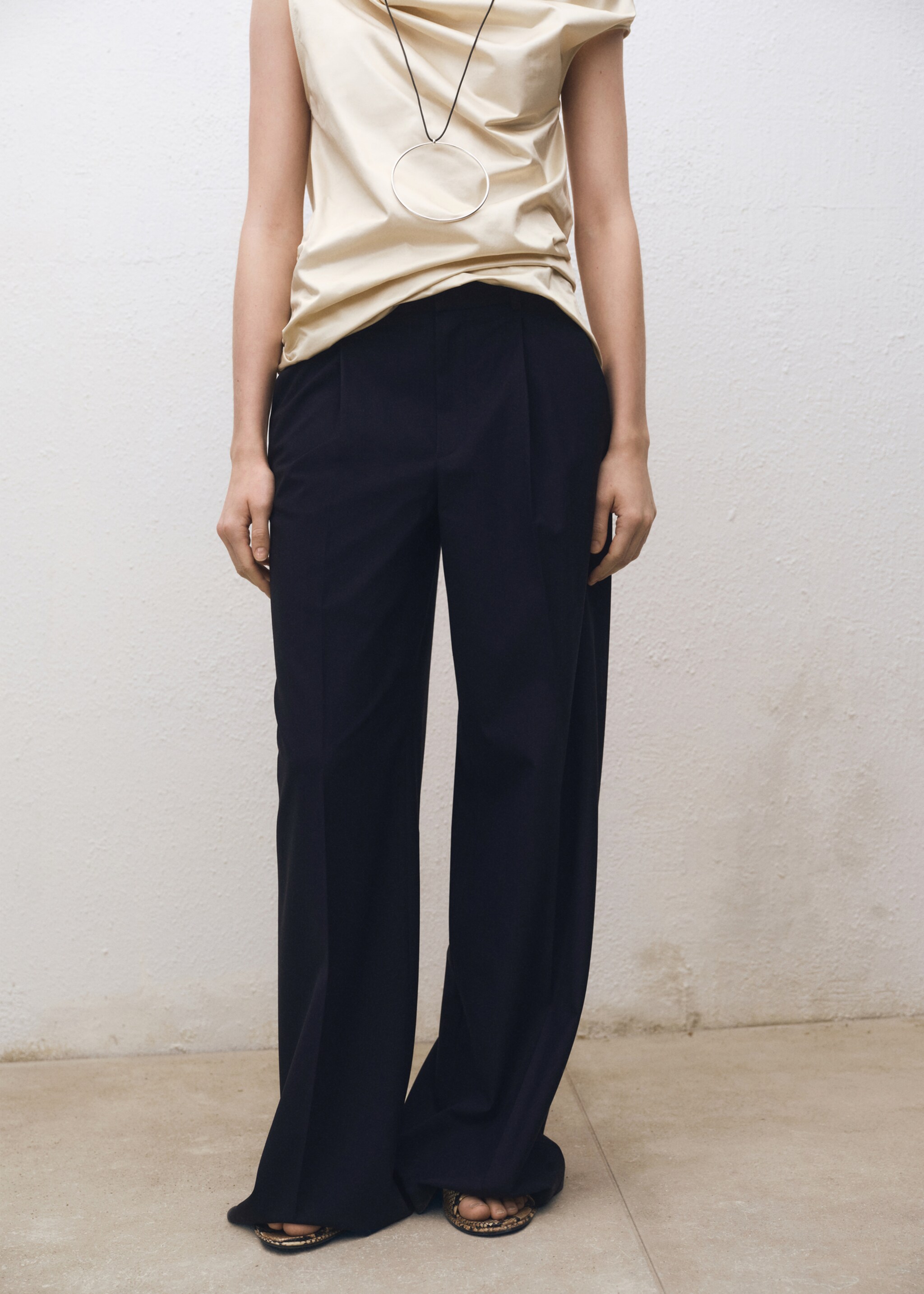 Pantalón wideleg pinzas mezcla lana - Plano medio
