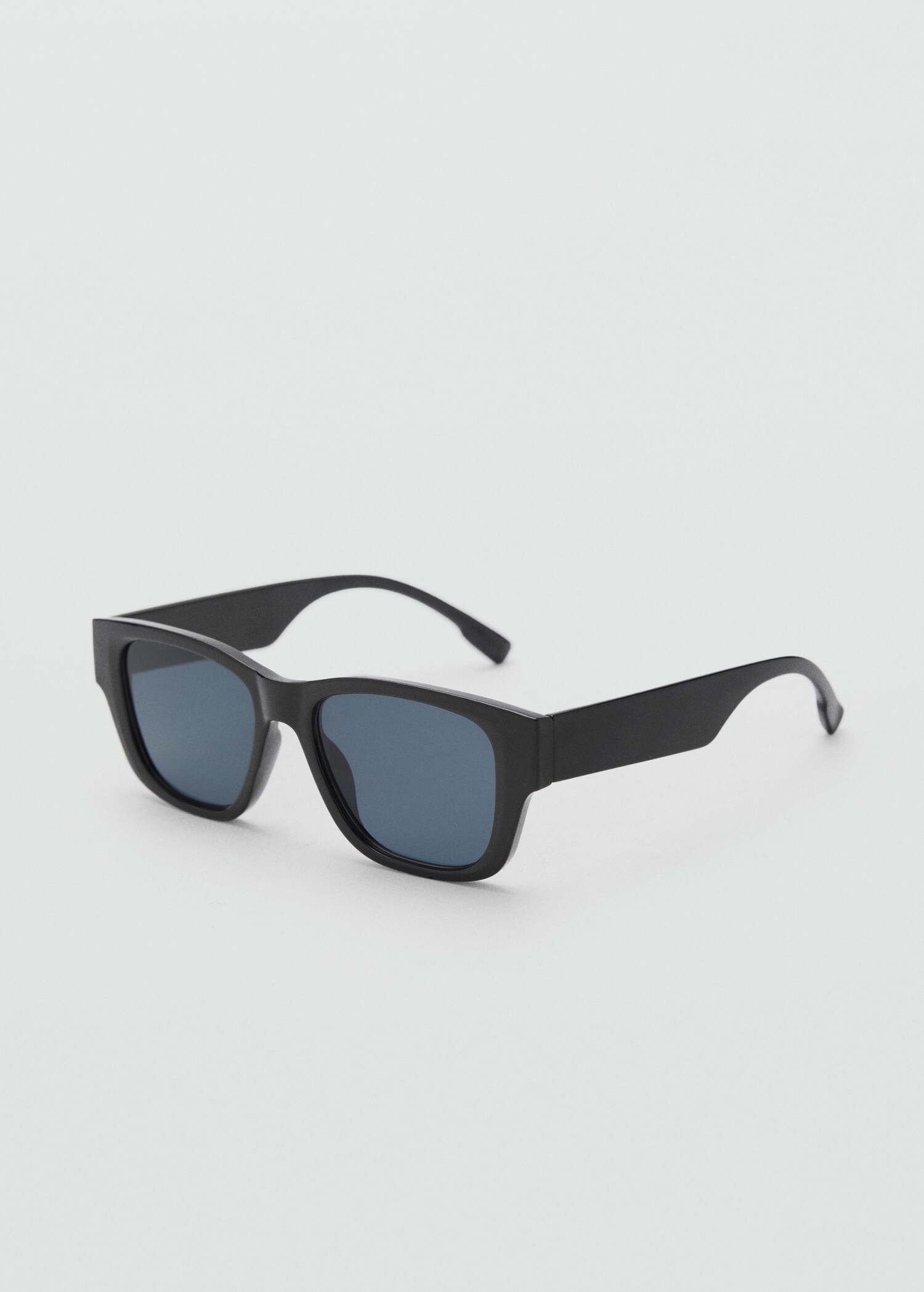 Gafas de sol cuadradas - Plano medio