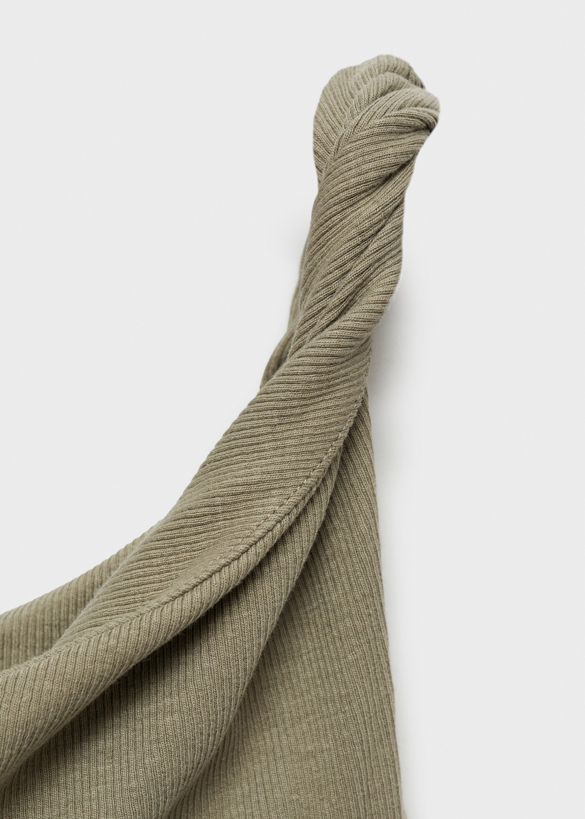 Asymmetrical cotton top - Details of the article 8, Green. Ref: 87045728-00.