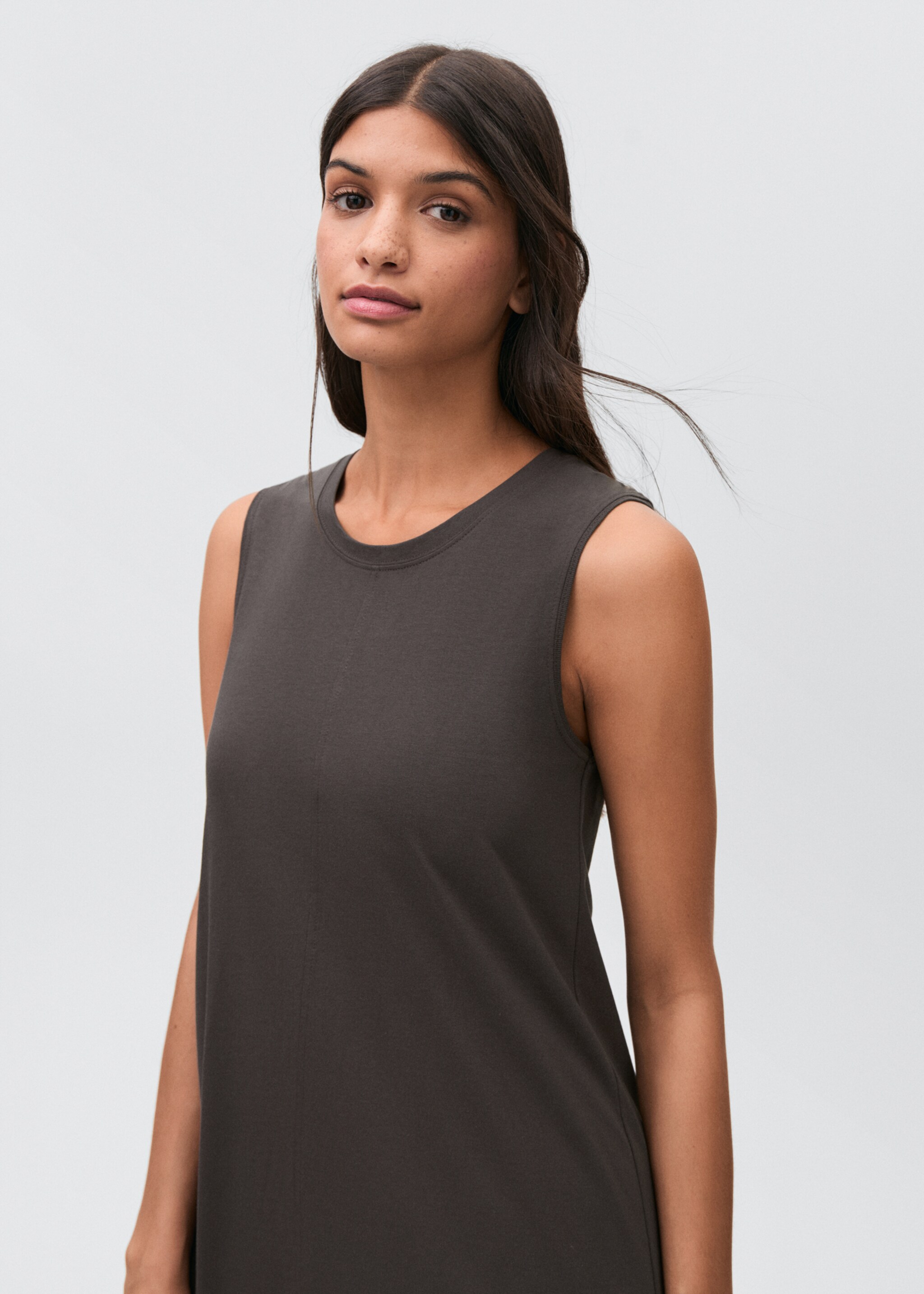 Sleeveless knitted dress - Medium plane