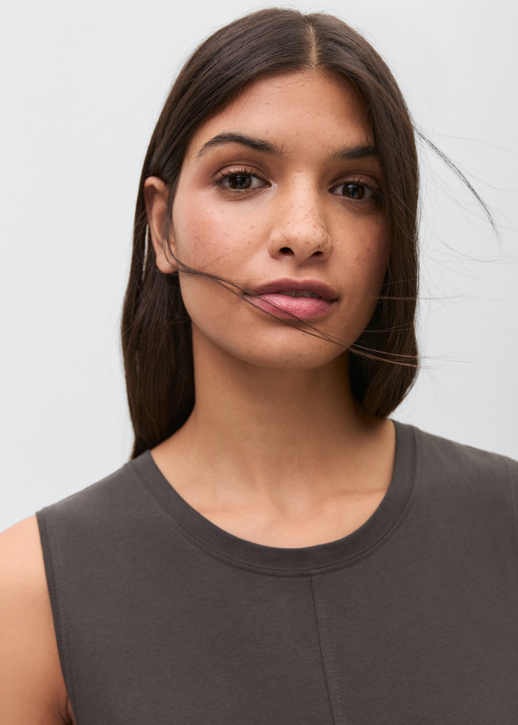 Sleeveless knitted dress - Details of the article 1