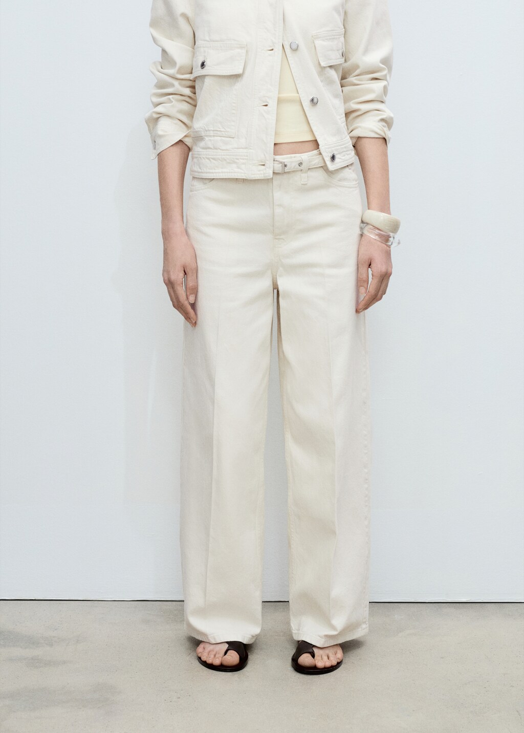 Wide leg jeans with belt