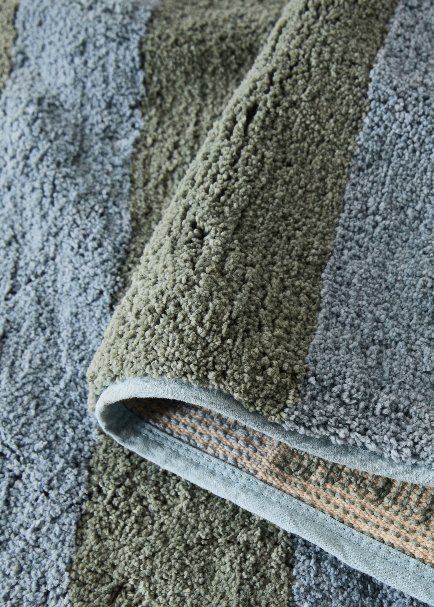 Kinderteppich mit Streifen aus Naturfasern - Detail des Artikels 2