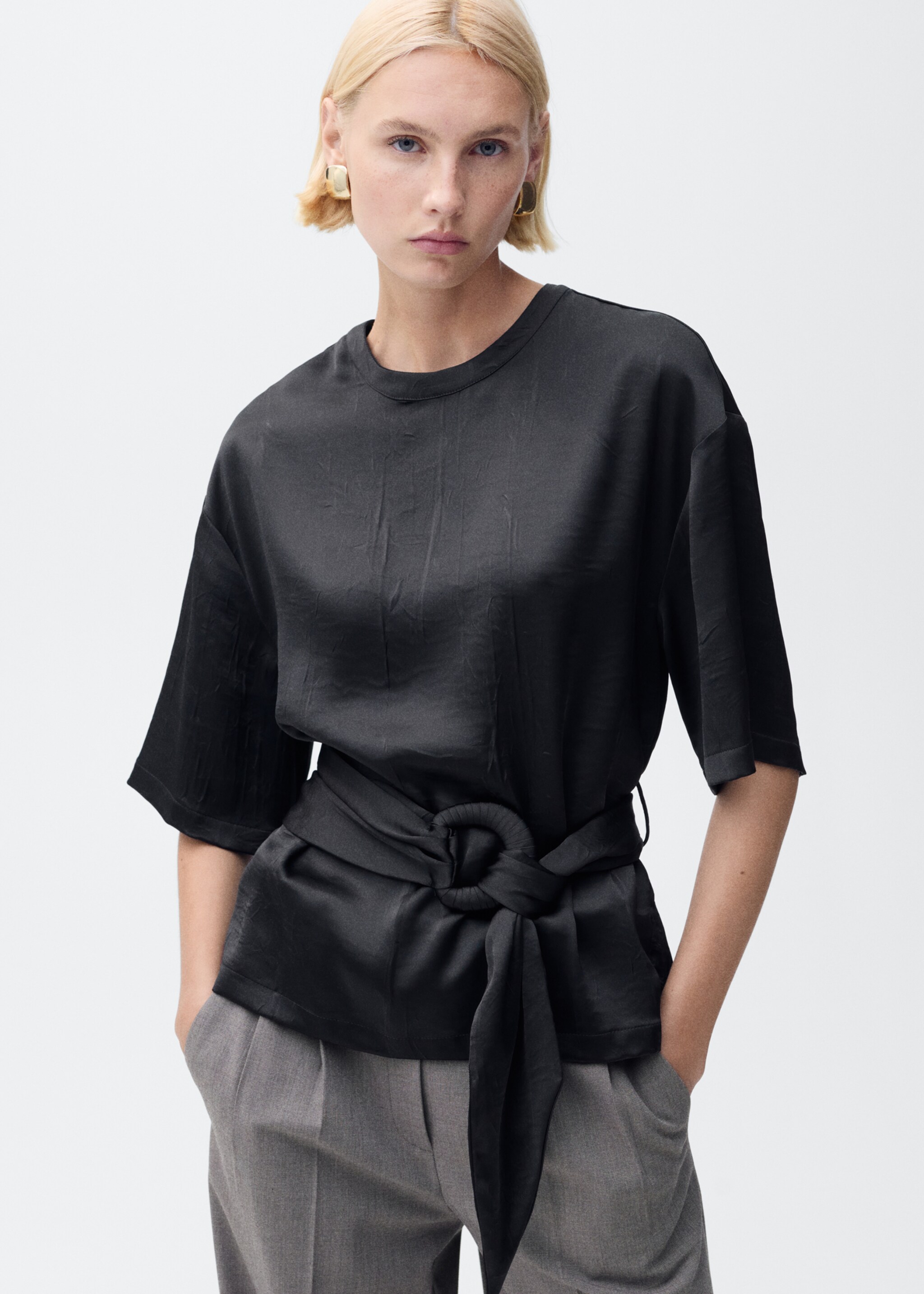 Satin blouse with belt - Medium plane