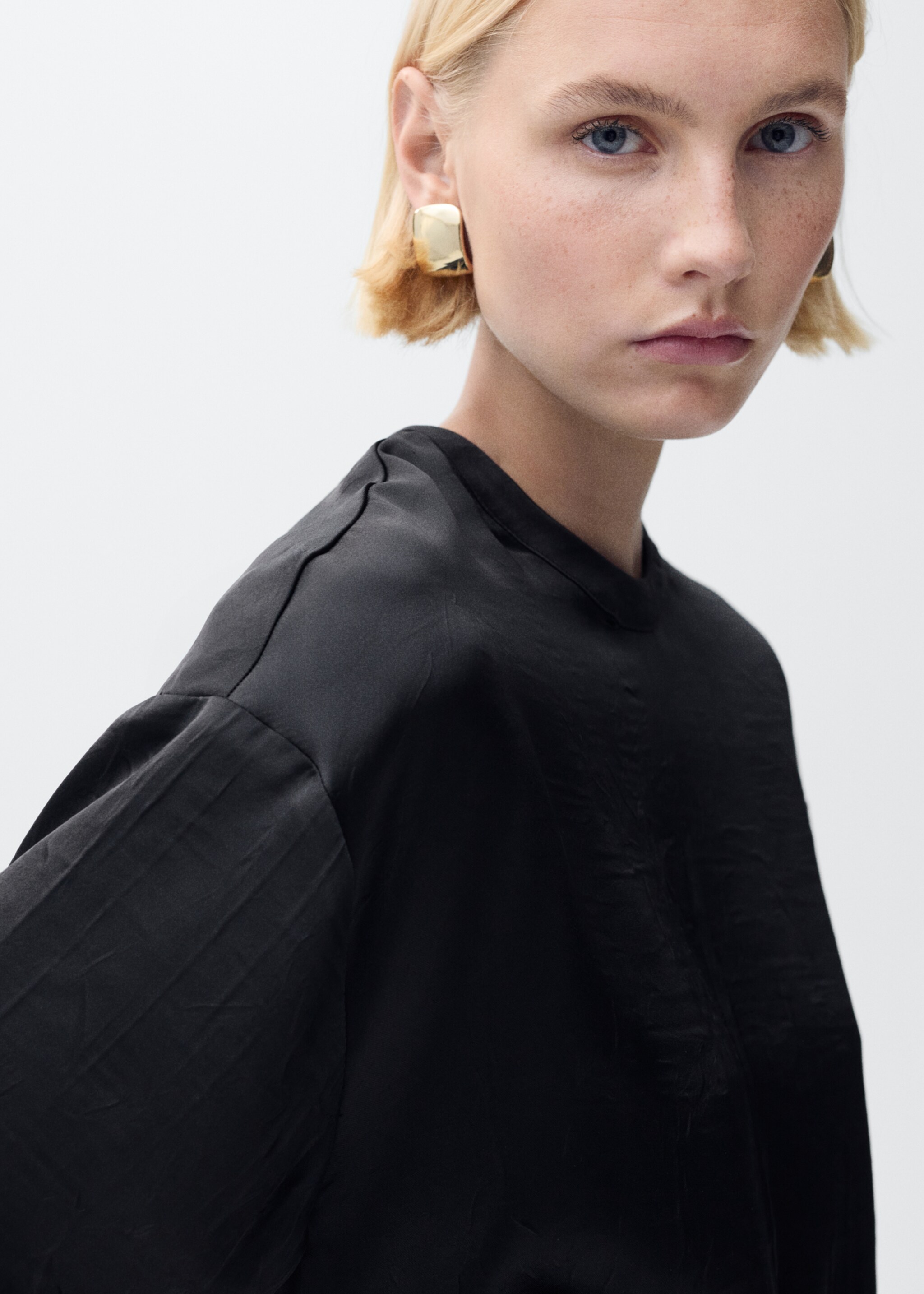 Satin blouse with belt - Details of the article 1