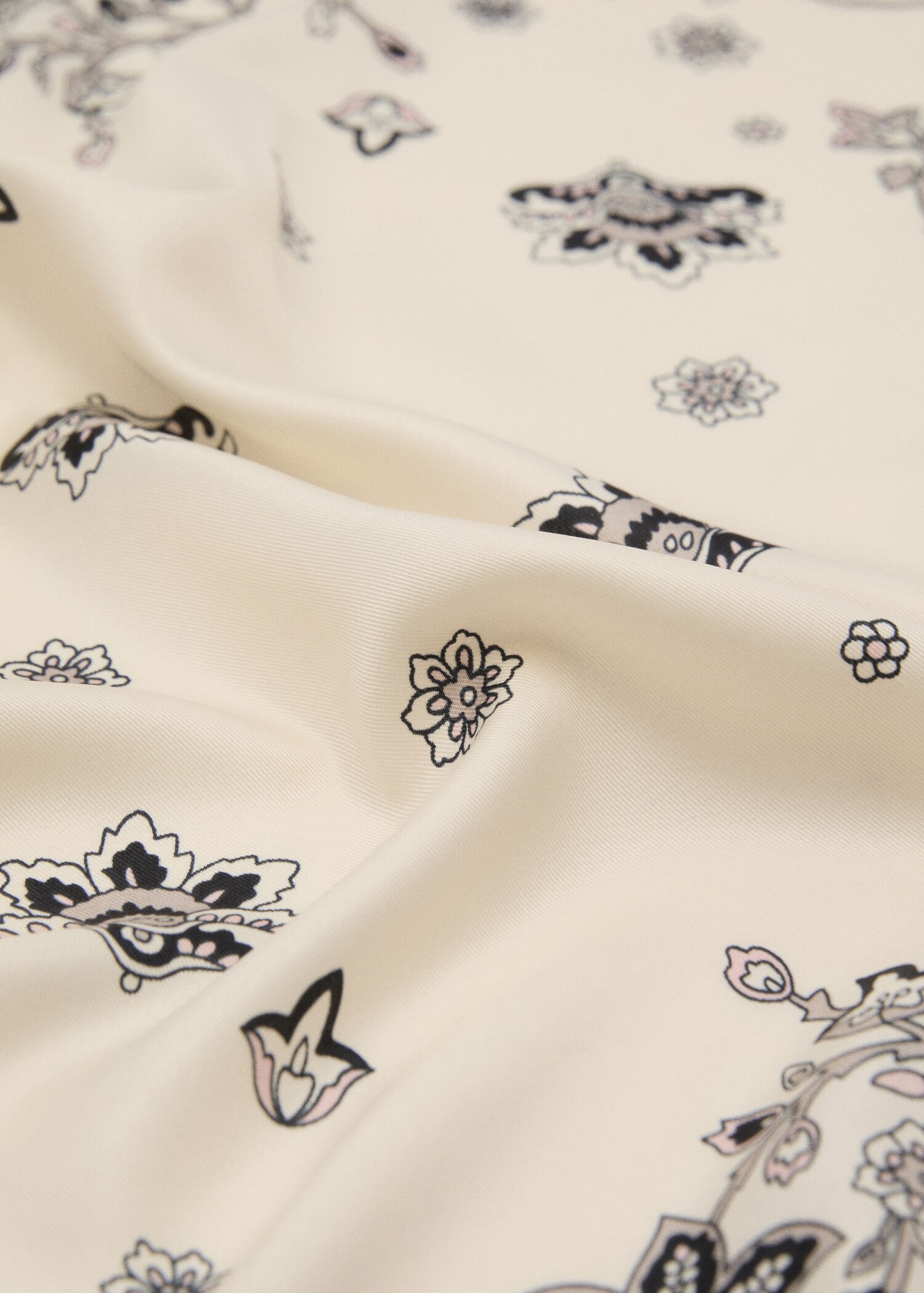 Pañuelo estampado paisley - Plano medio