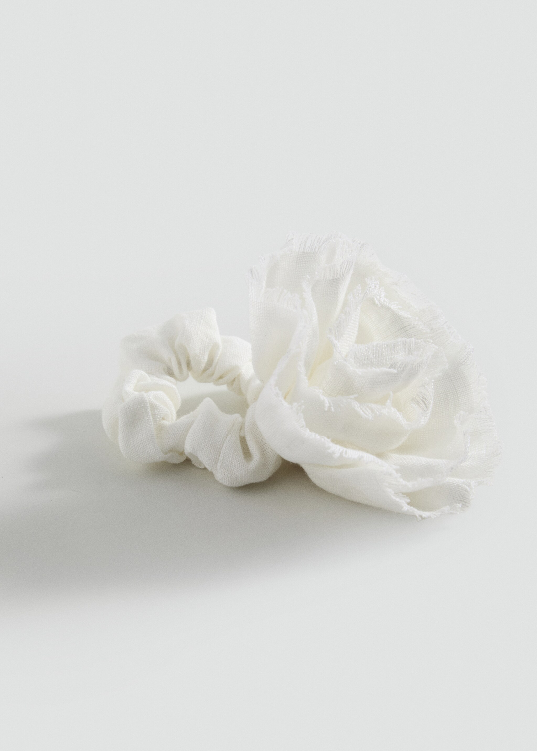 Linen flower scrunchie - Medium plane