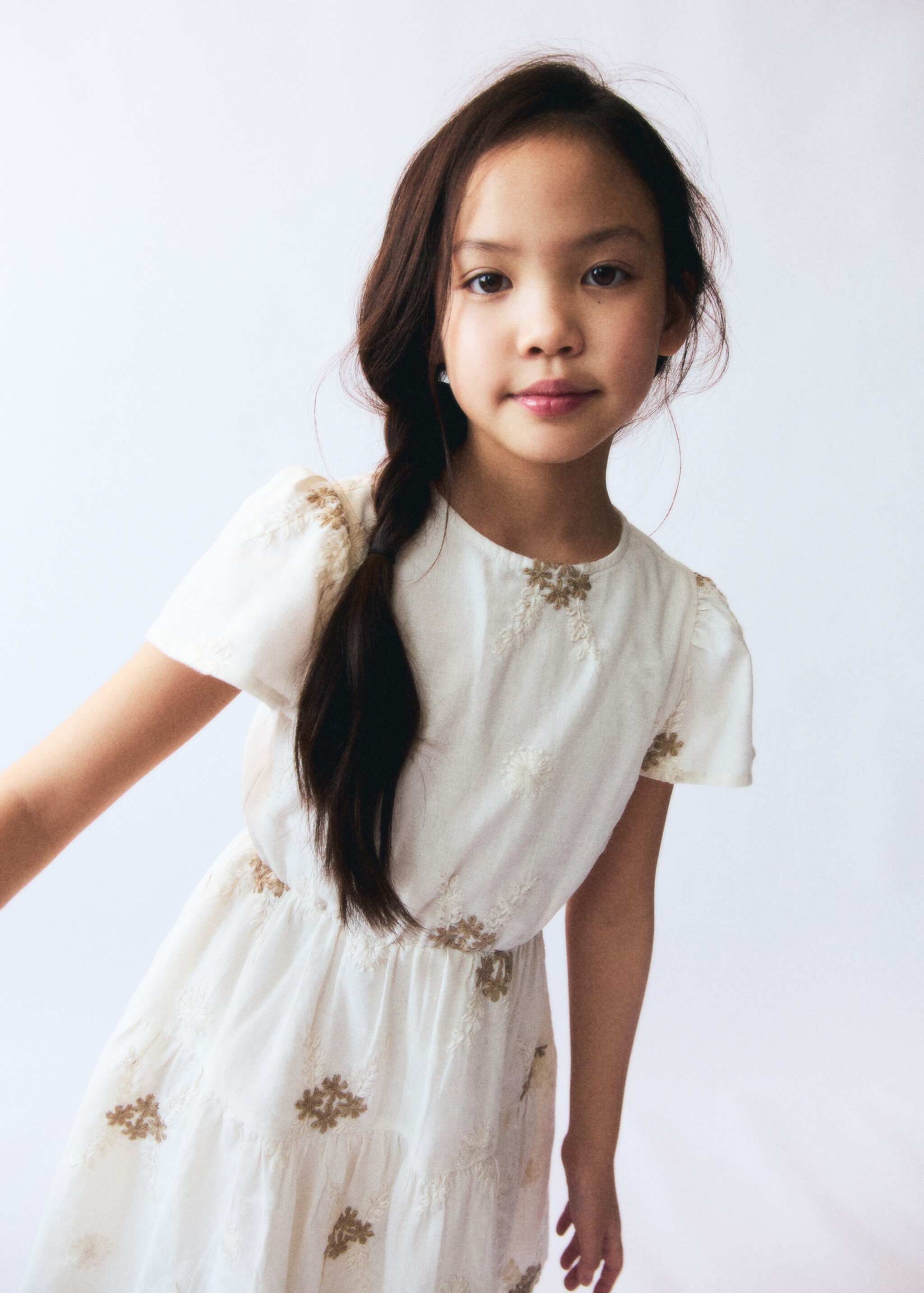 Short dress with embroidered detail - Details of the article 6