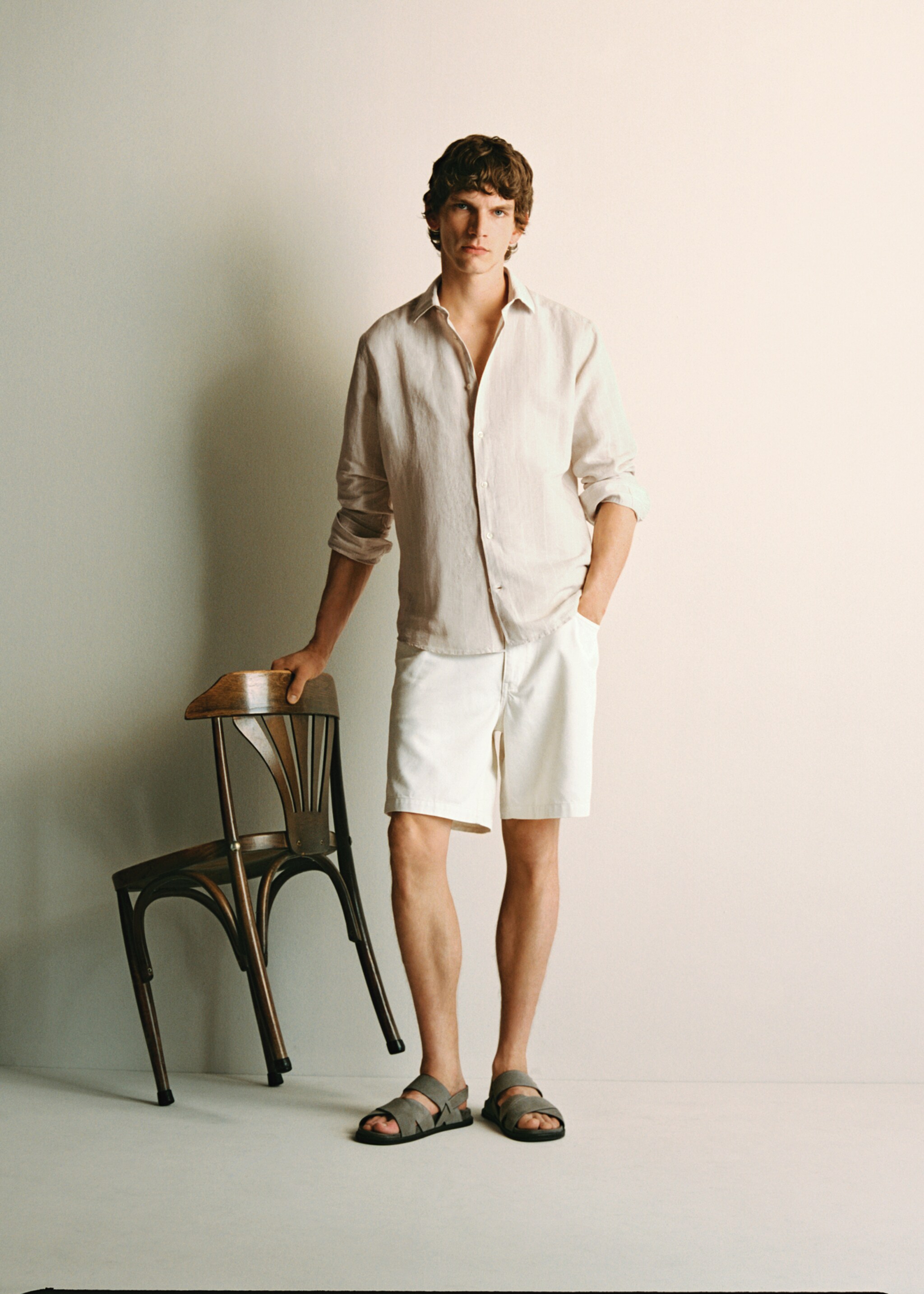 Linen pinstripe shirt - Details of the article 3