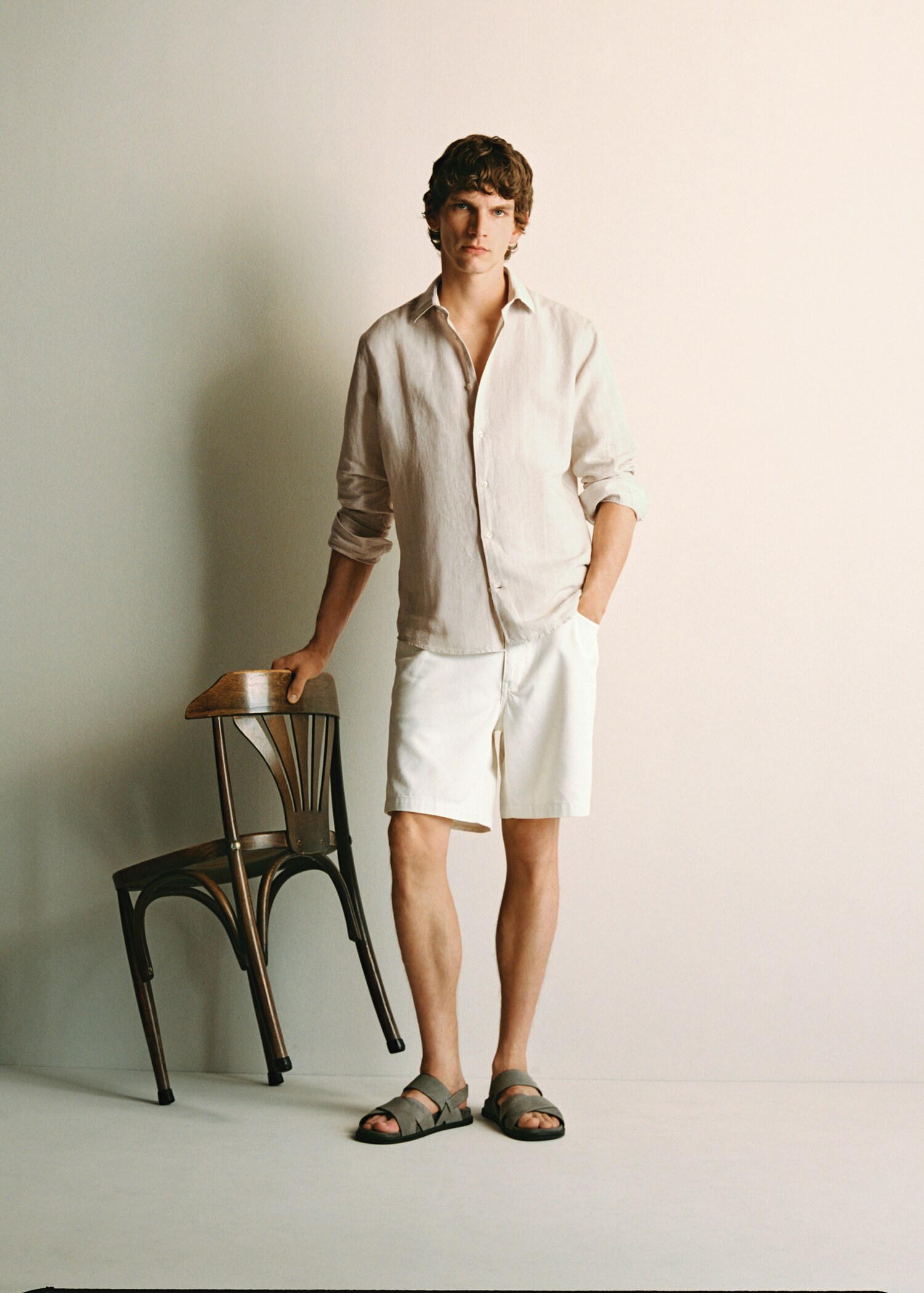 Linen pinstripe shirt - Details of the article 3