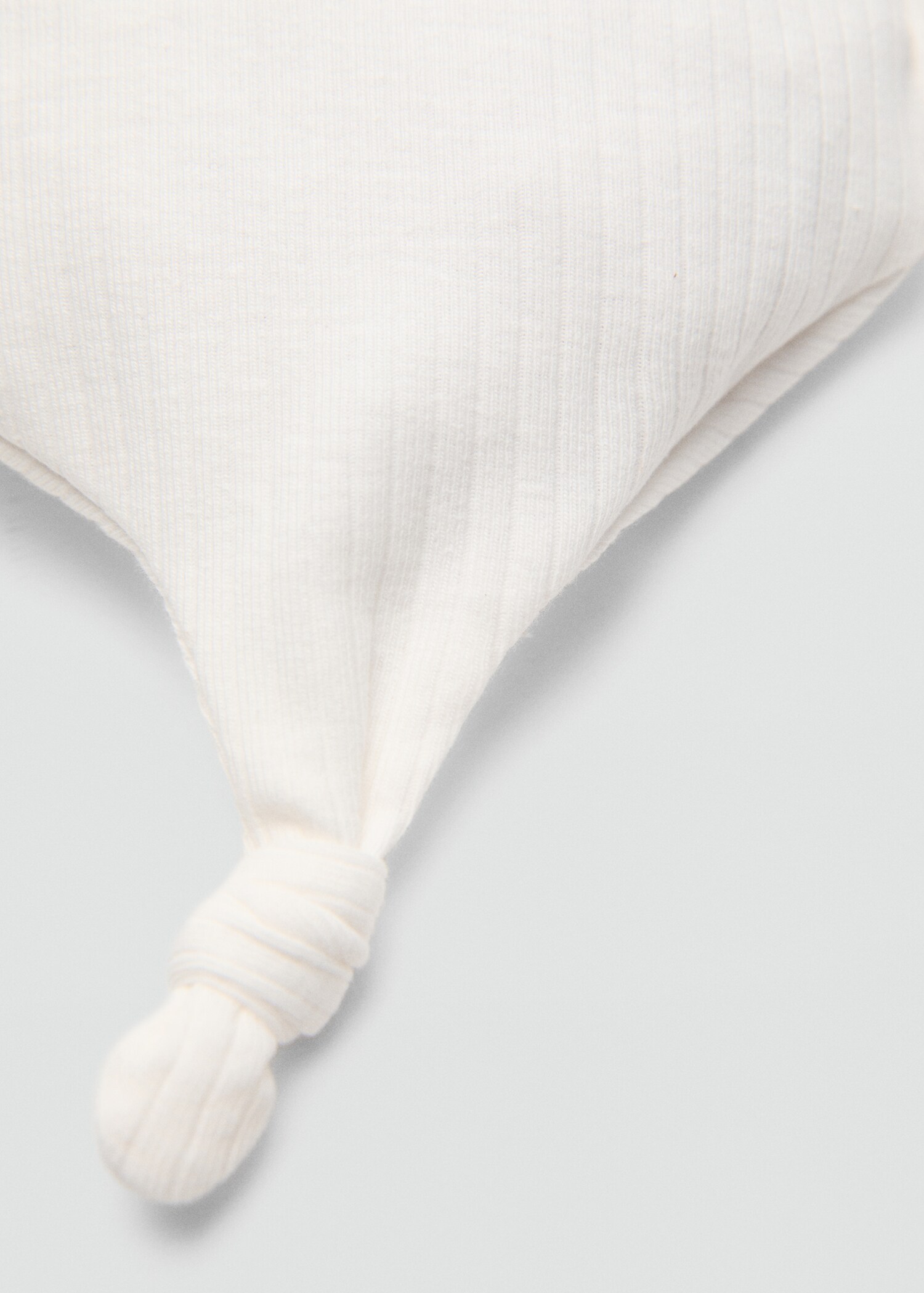 Hat with knot detail - Medium plane