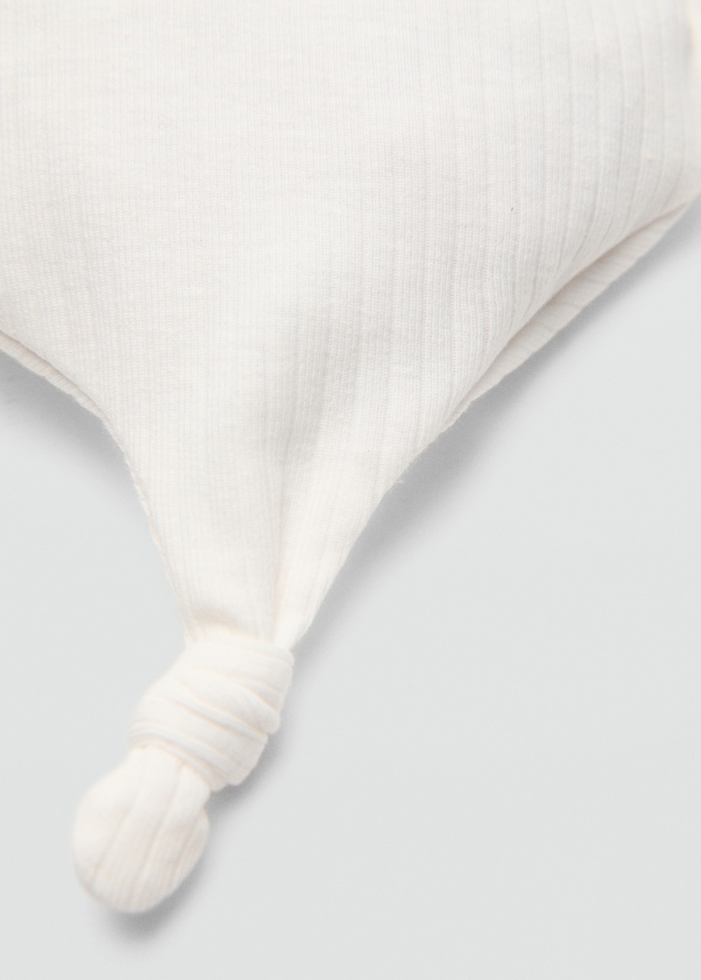 Hat with knot detail