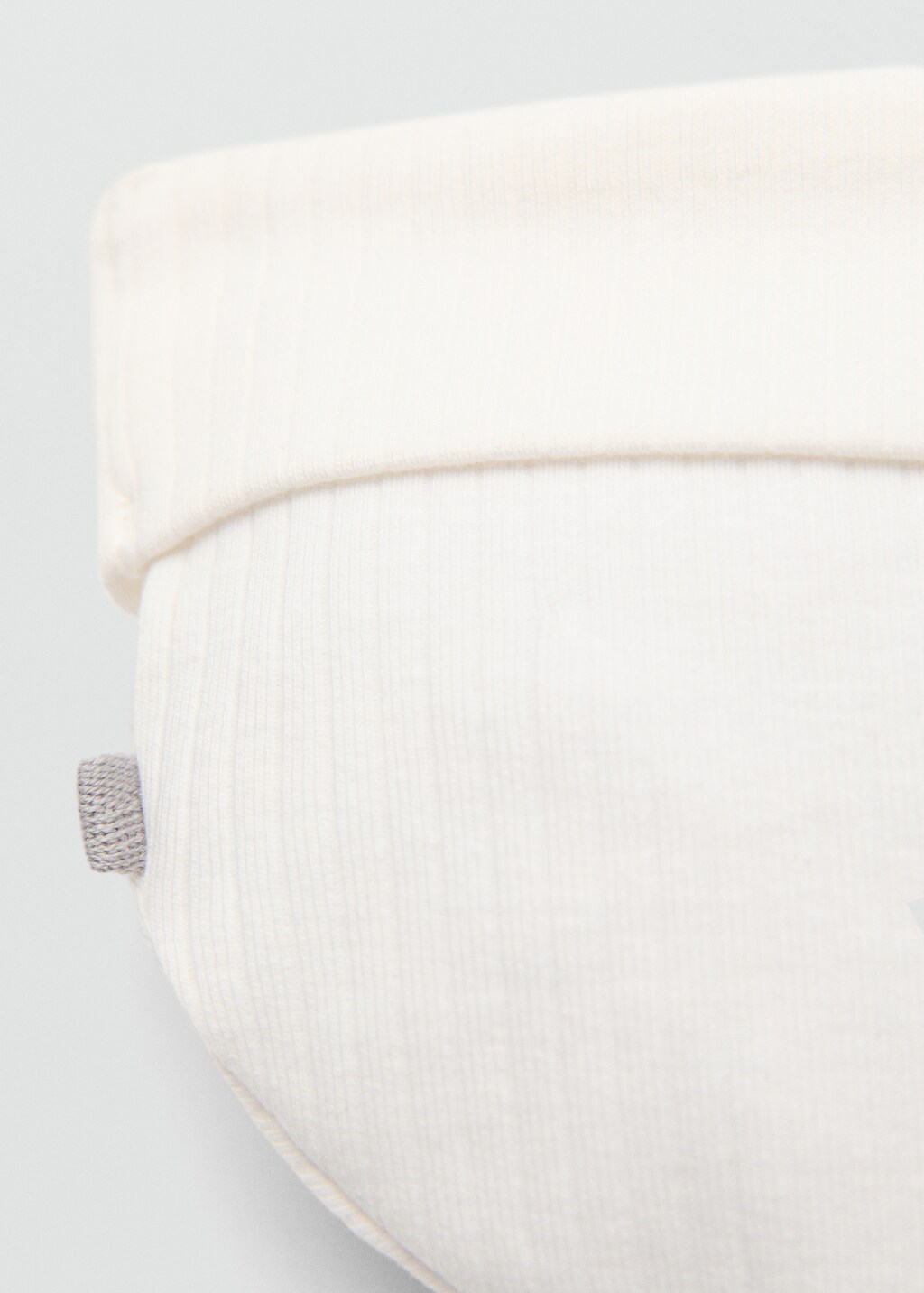 Hat with knot detail