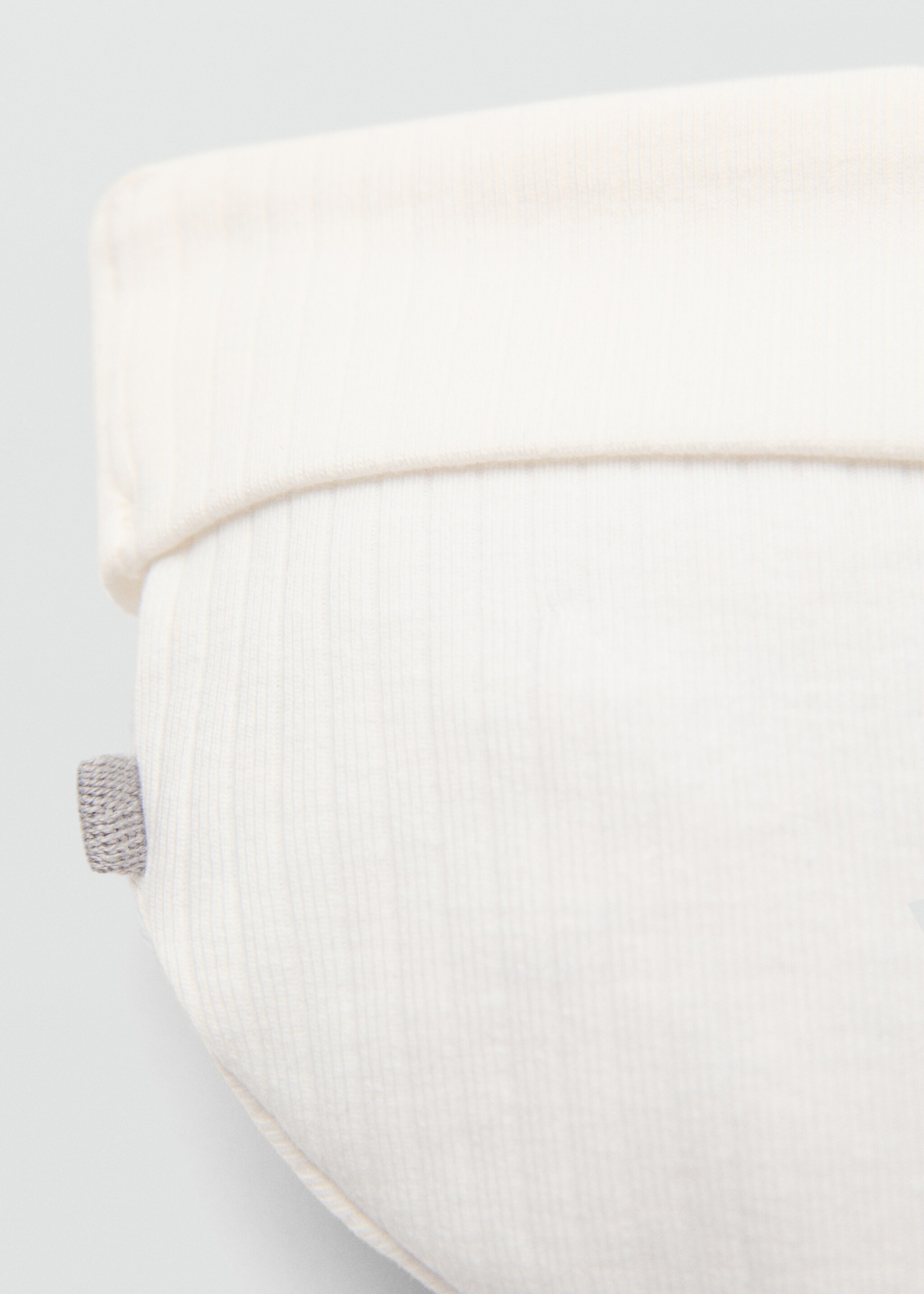 Hat with knot detail - Details of the article 1