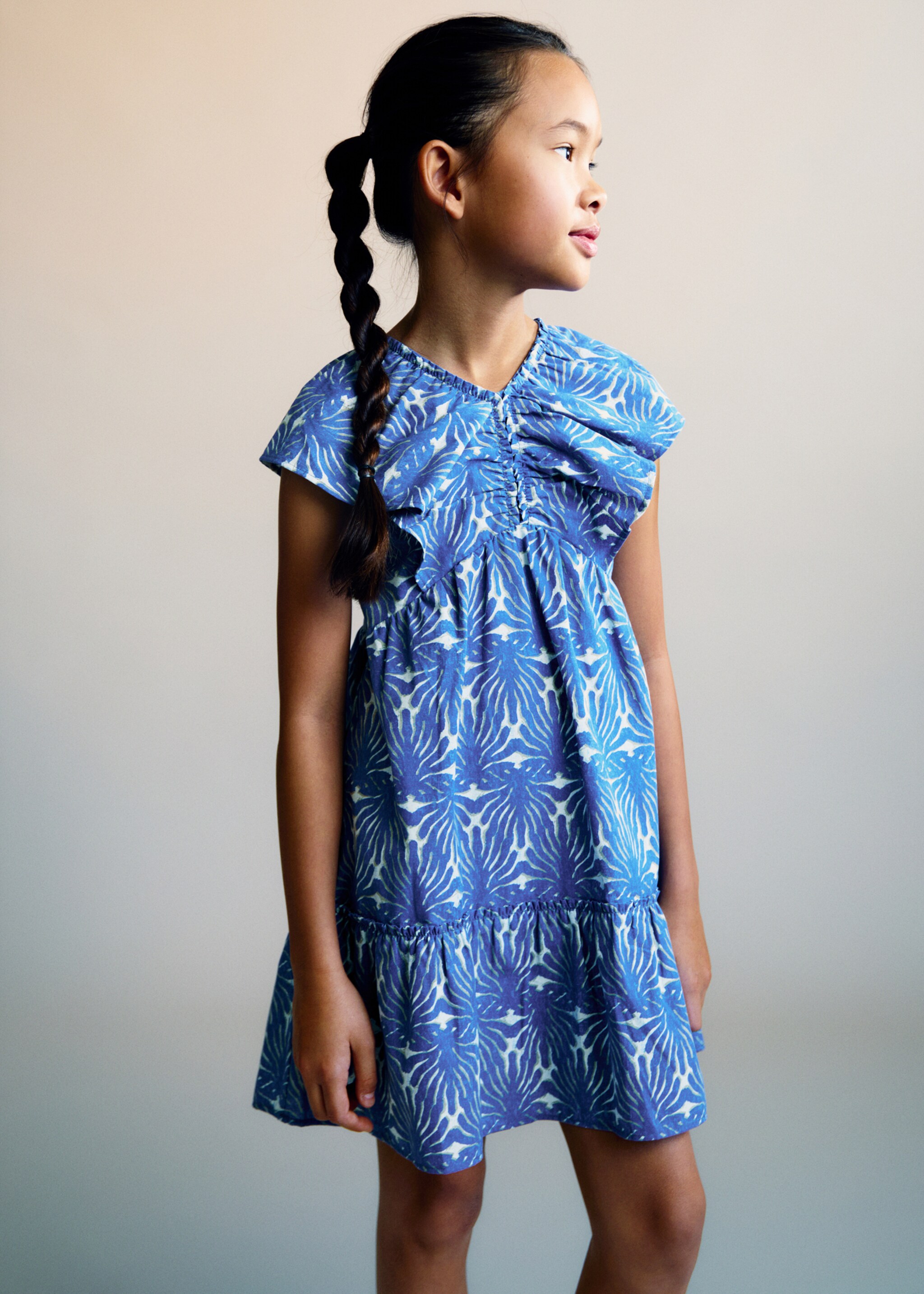 Robe imprimée manche volant - Plan moyen