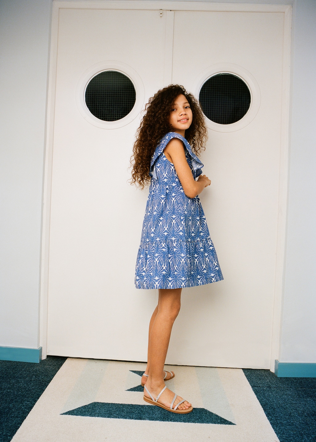 Printed dress with ruffled sleeves