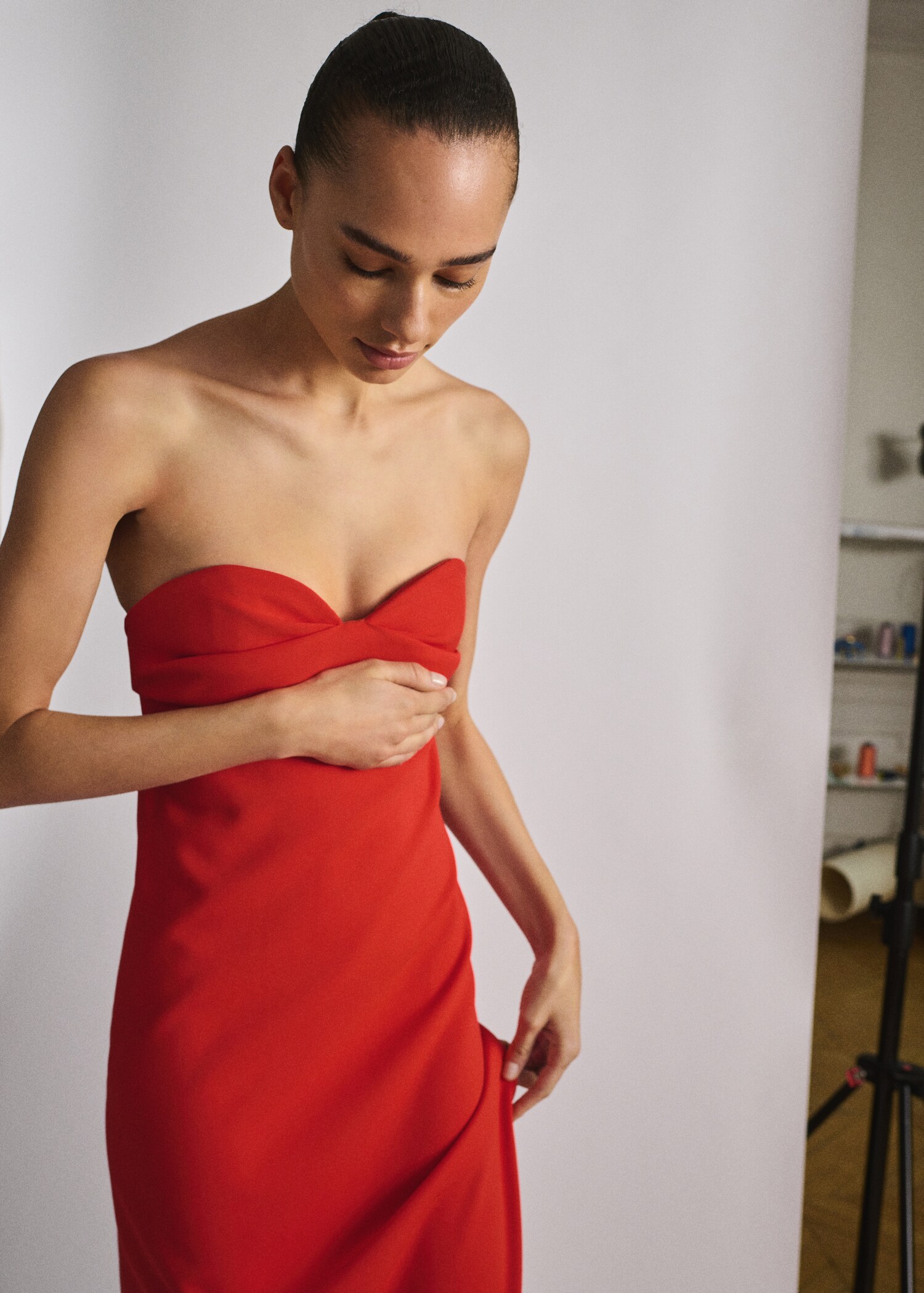Schulterloses Kleid mit Herzausschnitt - Mittlere Ansicht