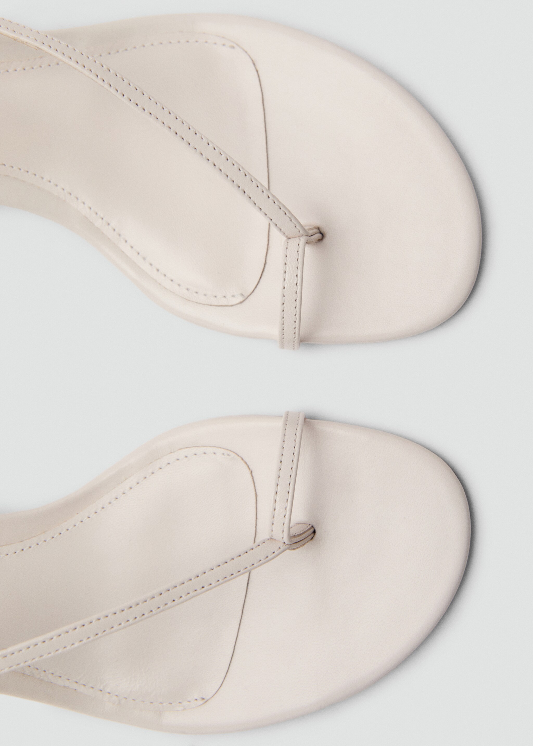 Leather sandals with a wide strap - Details of the article 1