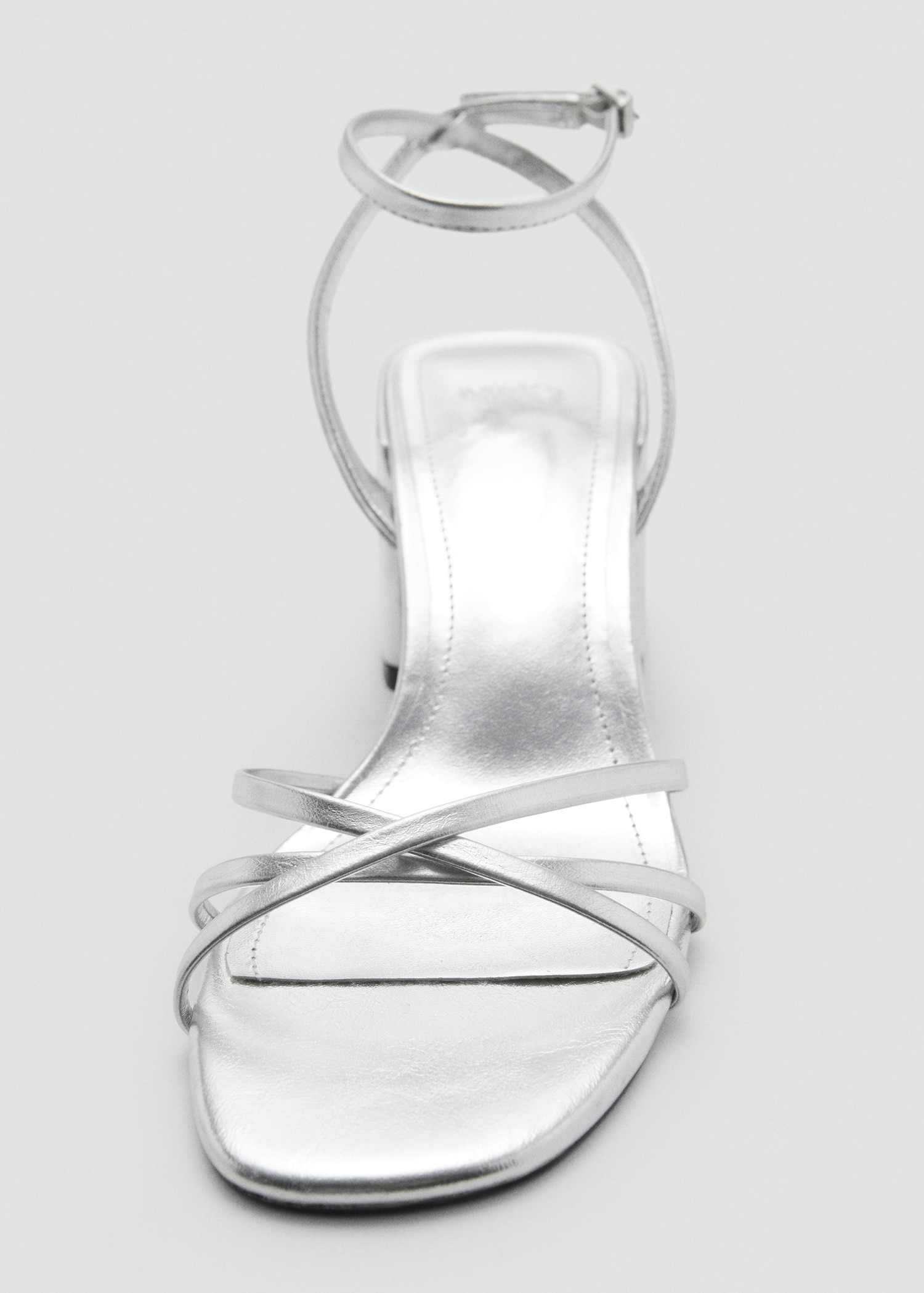 Sandalo con tacco e cinturini incrociati Donna MANGO Italia