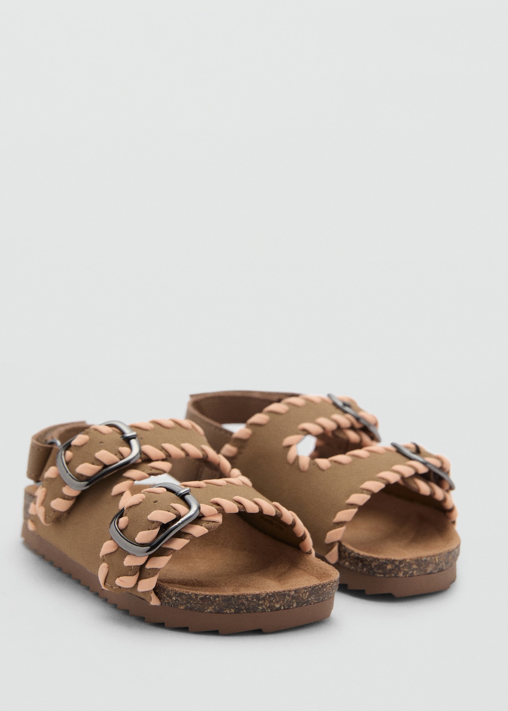 Strap sandals with buckle