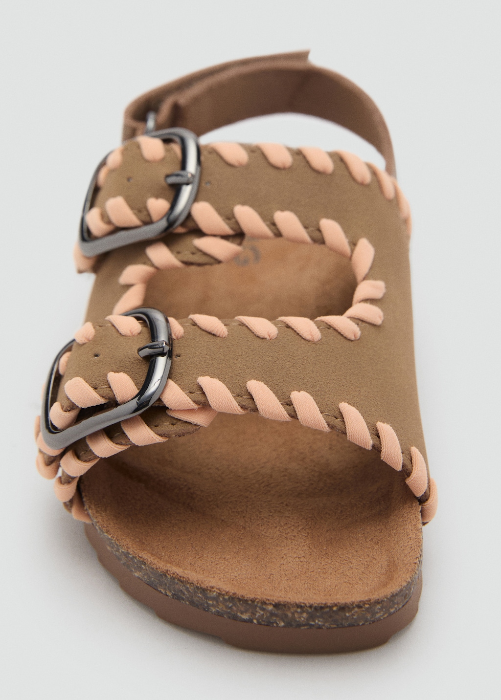 Strap sandals with buckle