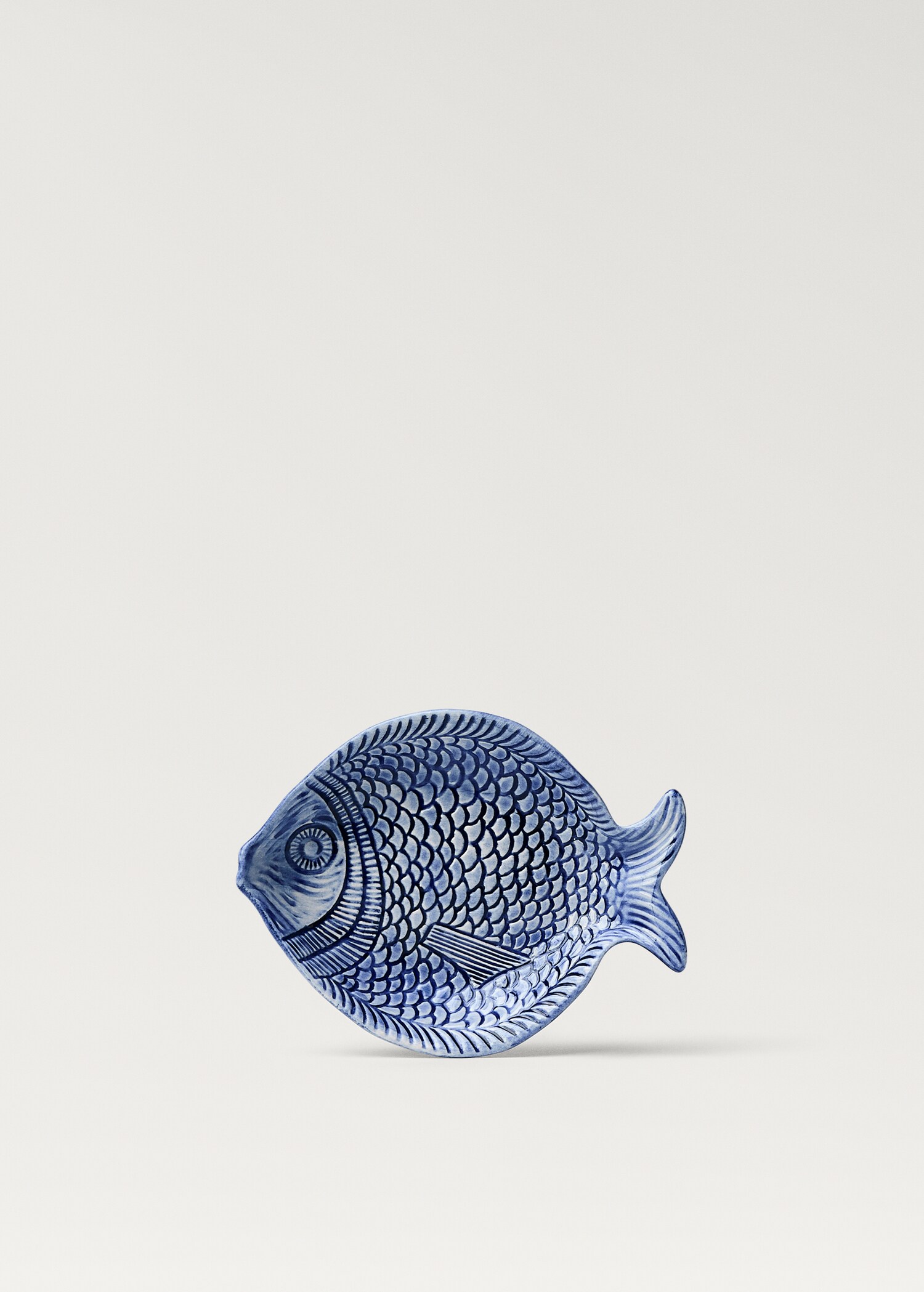 Small stoneware fountain with fish relief - Article without model