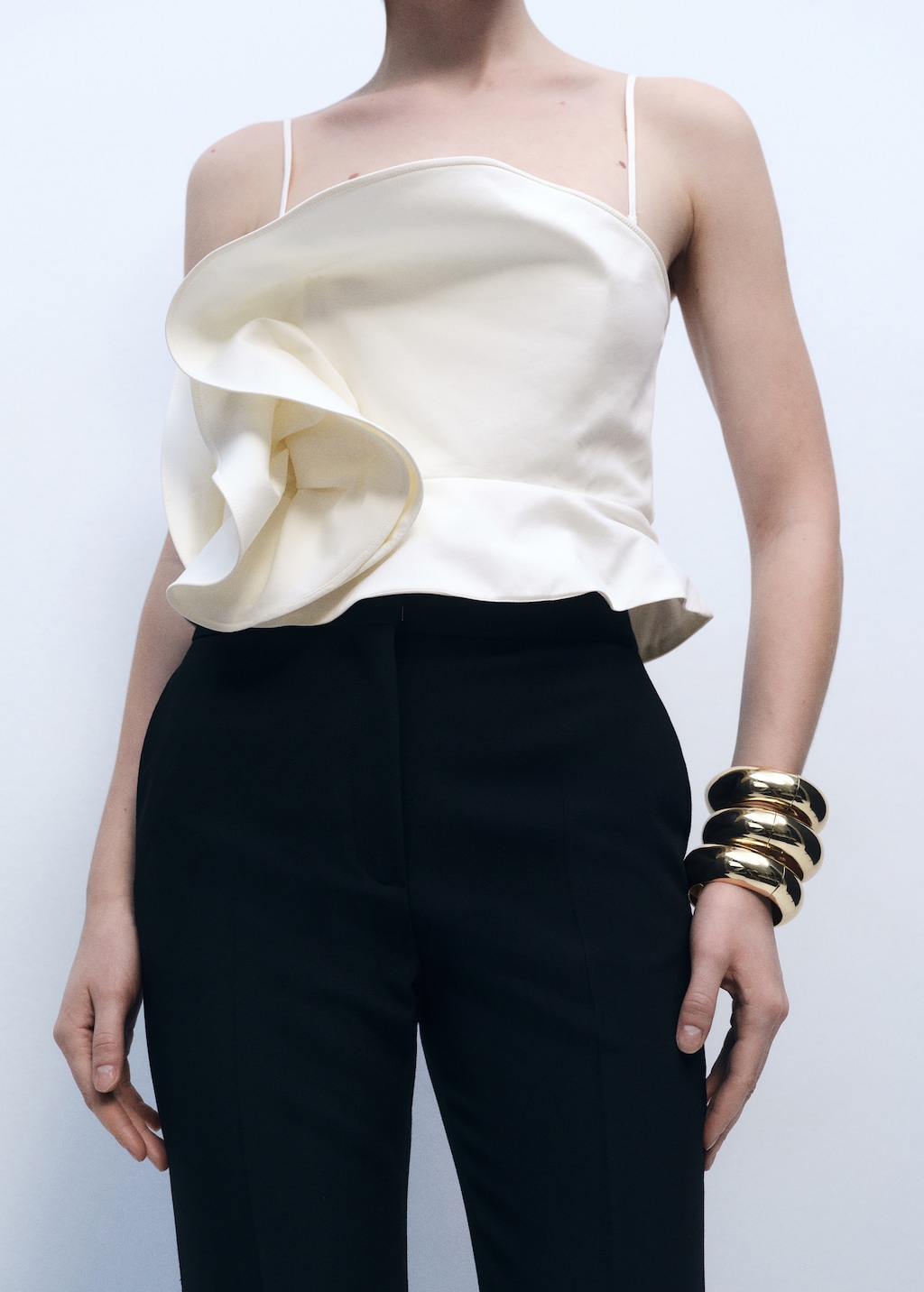 Maxi ruffle top | MANGO Japan