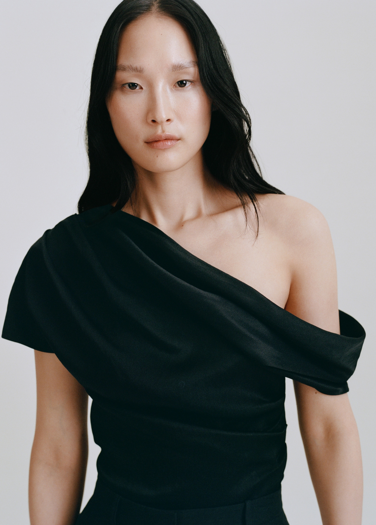 Short-sleeved draped blouse - Details of the article 6