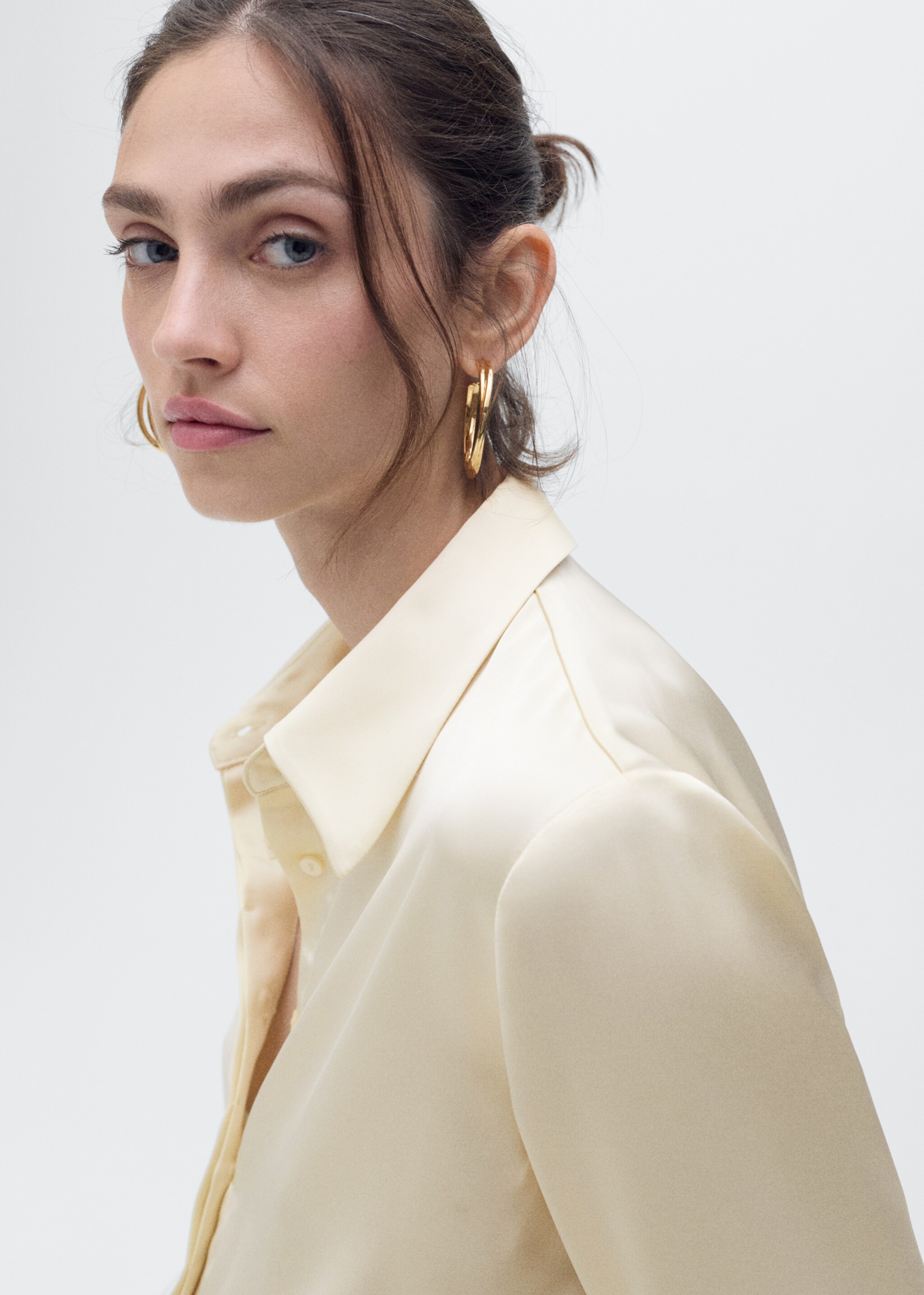 Satin shirt with hidden buttons - Details of the article 1