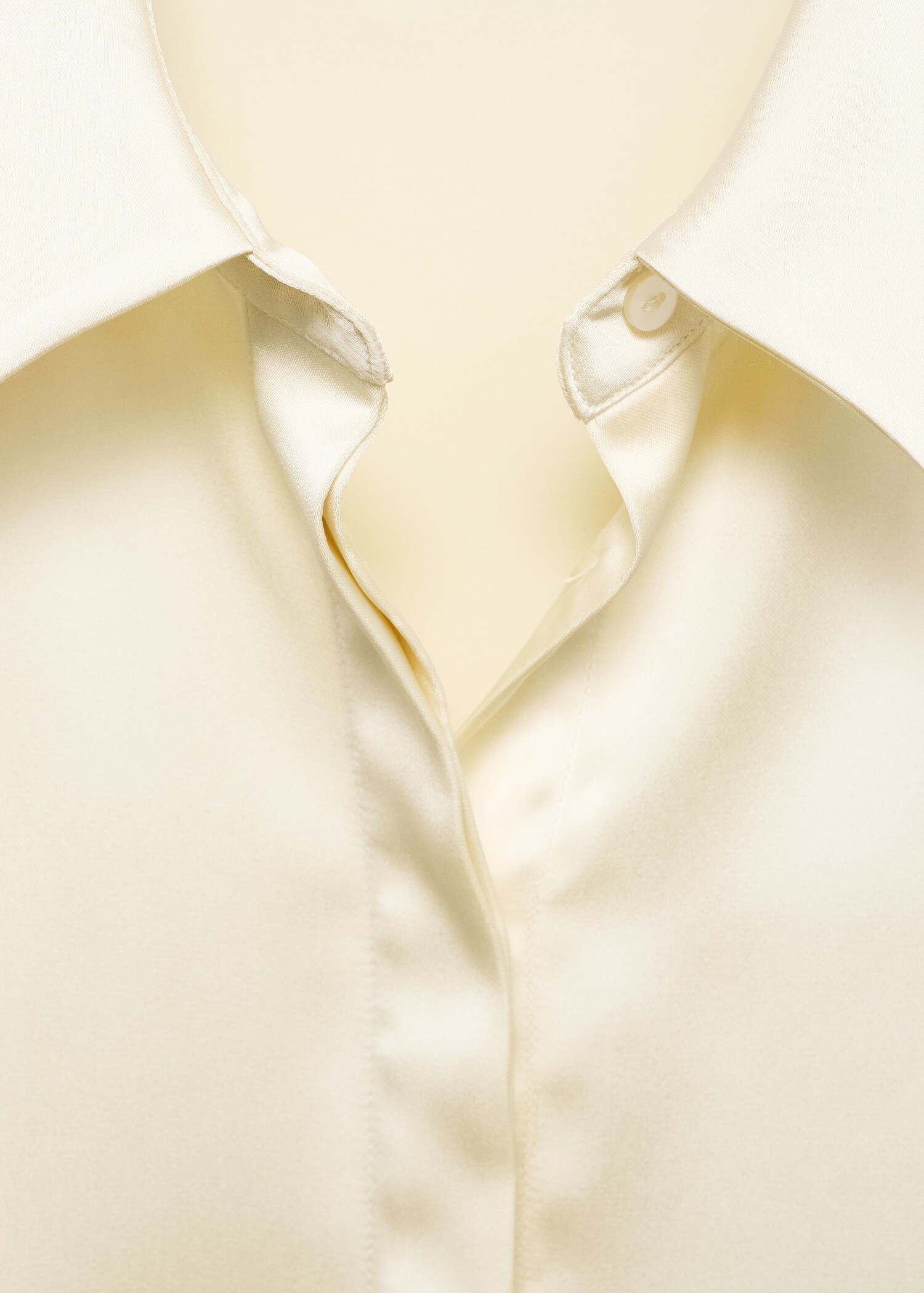Chemise satinée boutons dissimulés - Détail de l'article 8