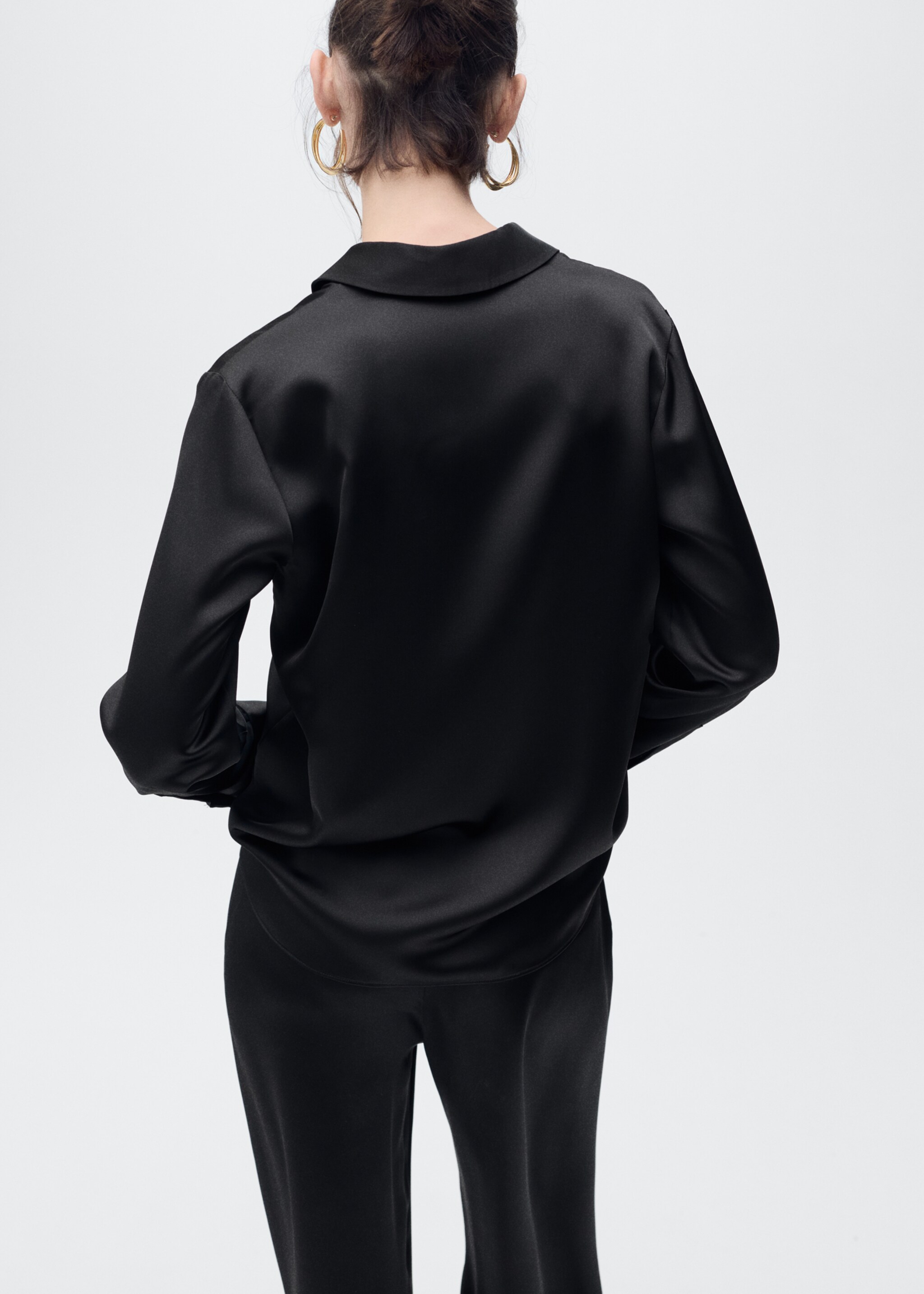 Satin shirt with hidden buttons - Reverse of the article