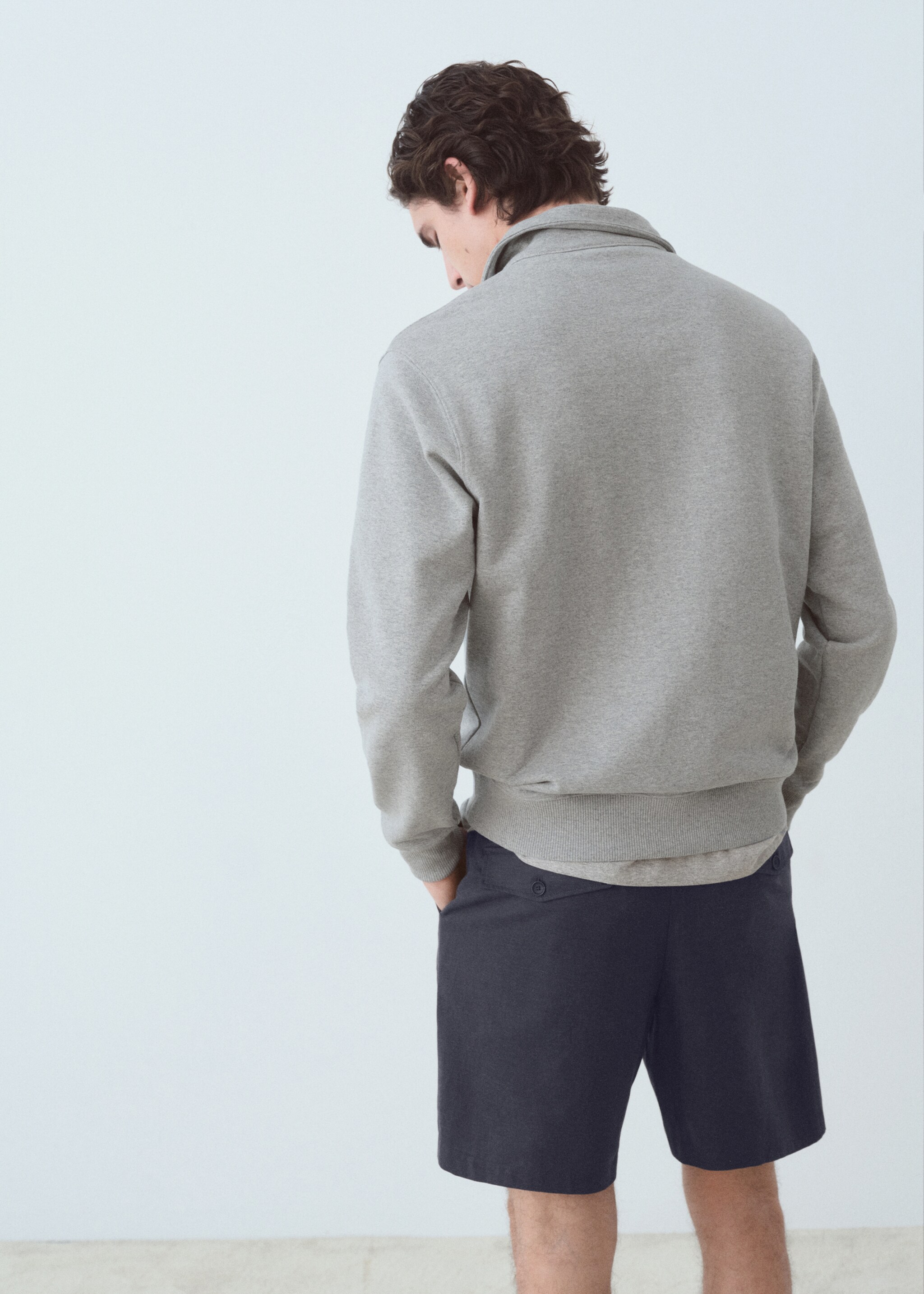Sweatshirt mit halbhohem Kragen und Reißverschluss - Rückseite des Artikels