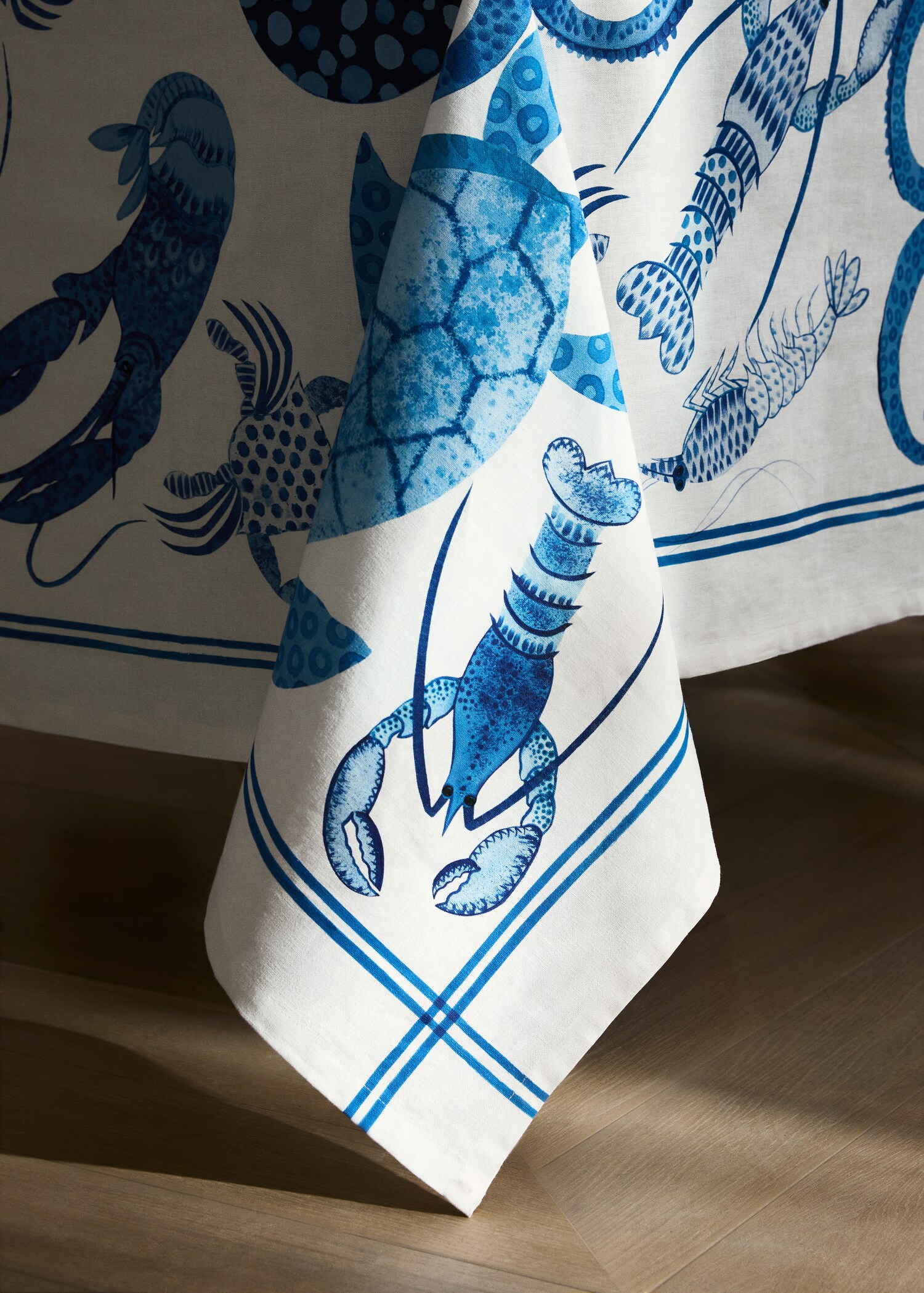 Linen marine-print tablecloth for 6 to 8 diners - Details of the article 8