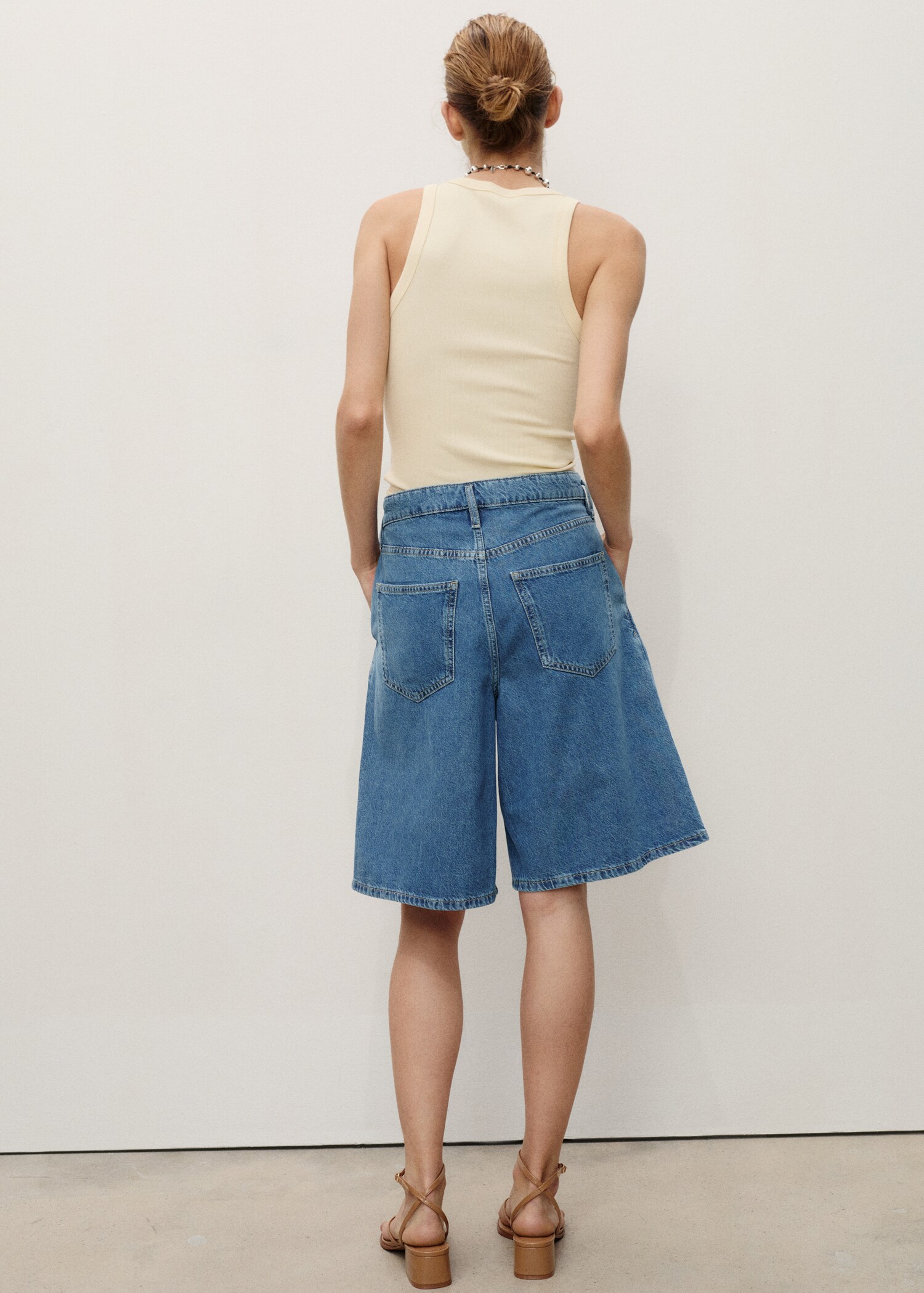 Wideleg denim jorts with pleats - Reverse of the article