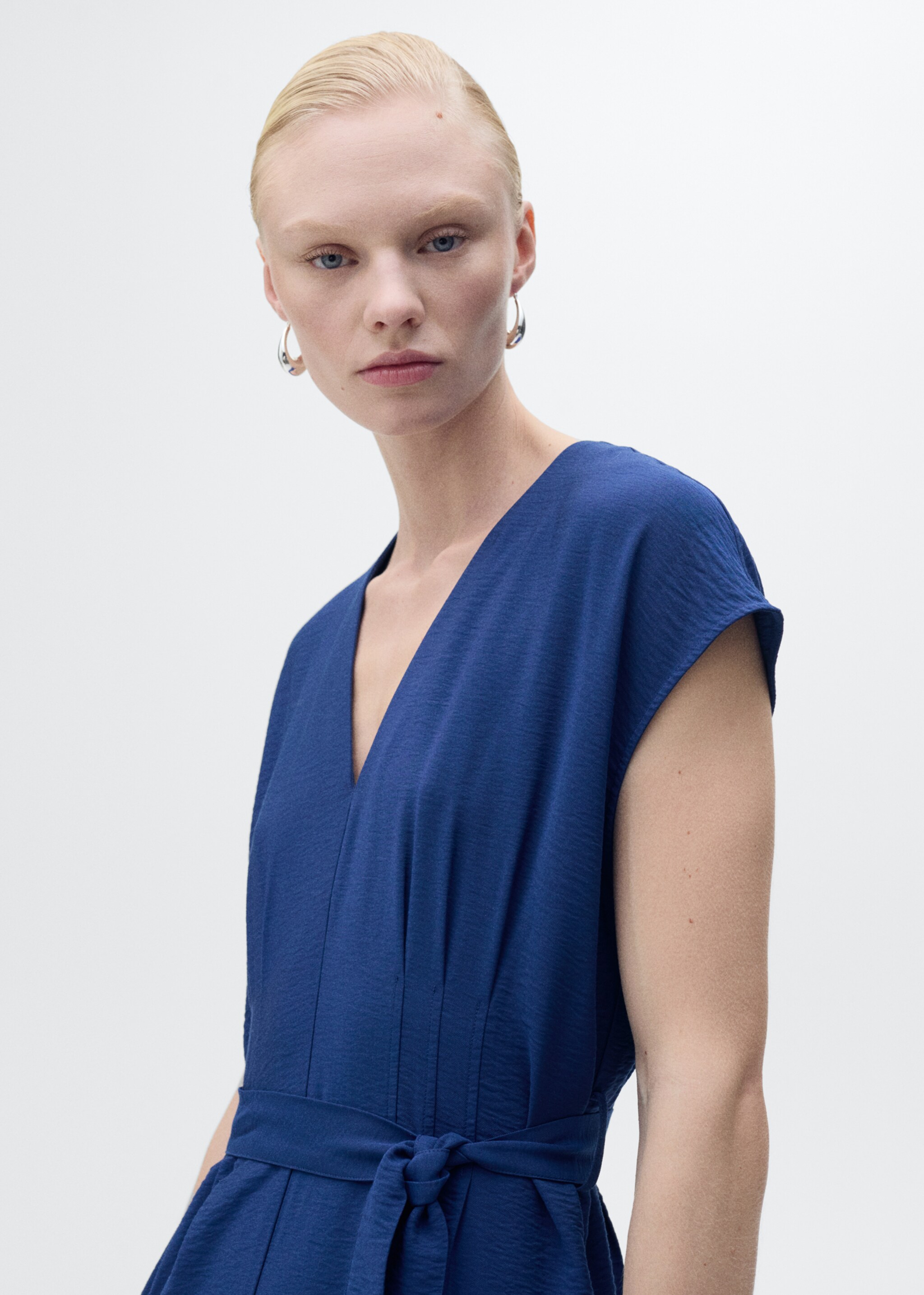Long cropped jumpsuit with belt - Details of the article 1