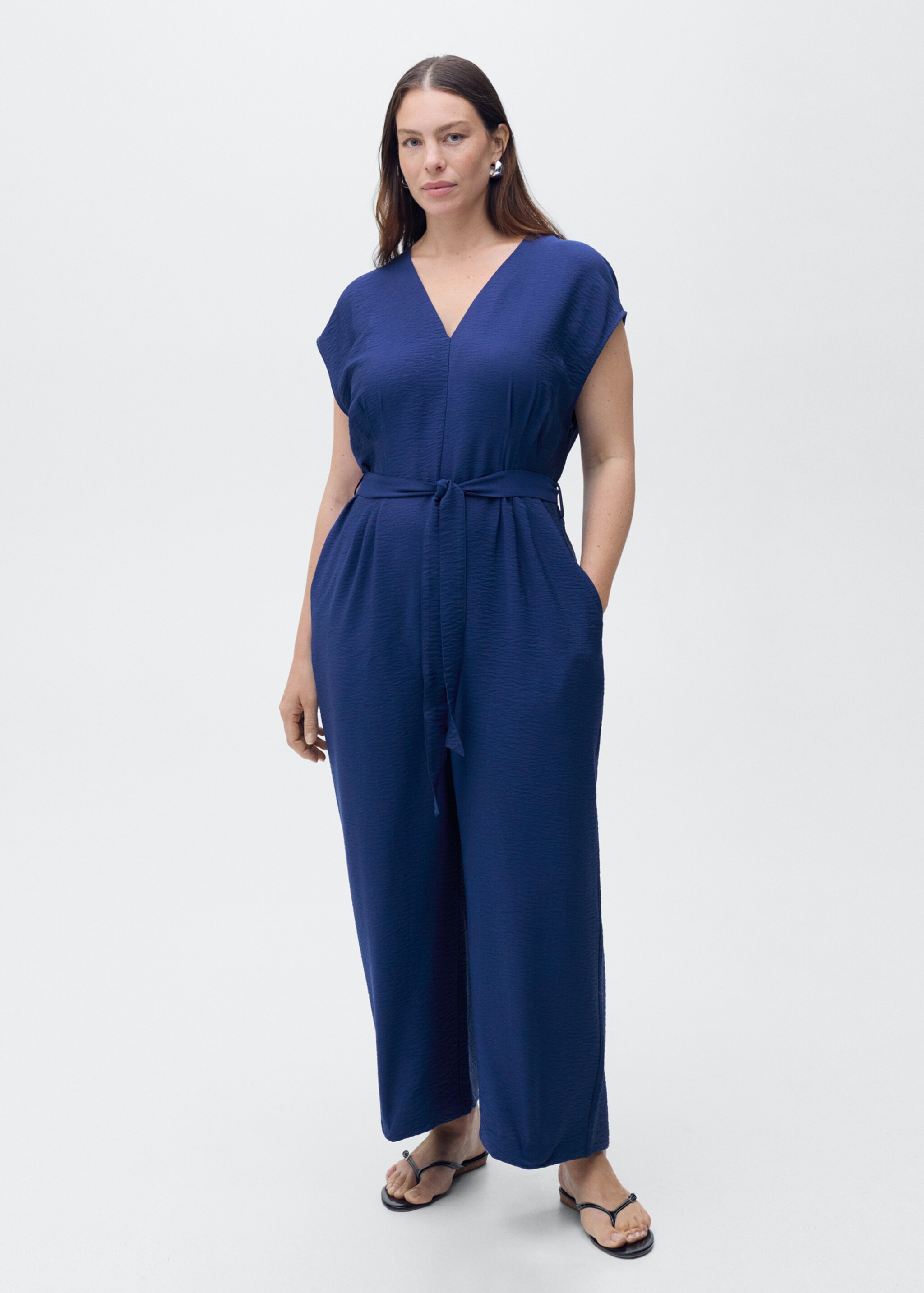 Long cropped jumpsuit with belt - Details of the article 3