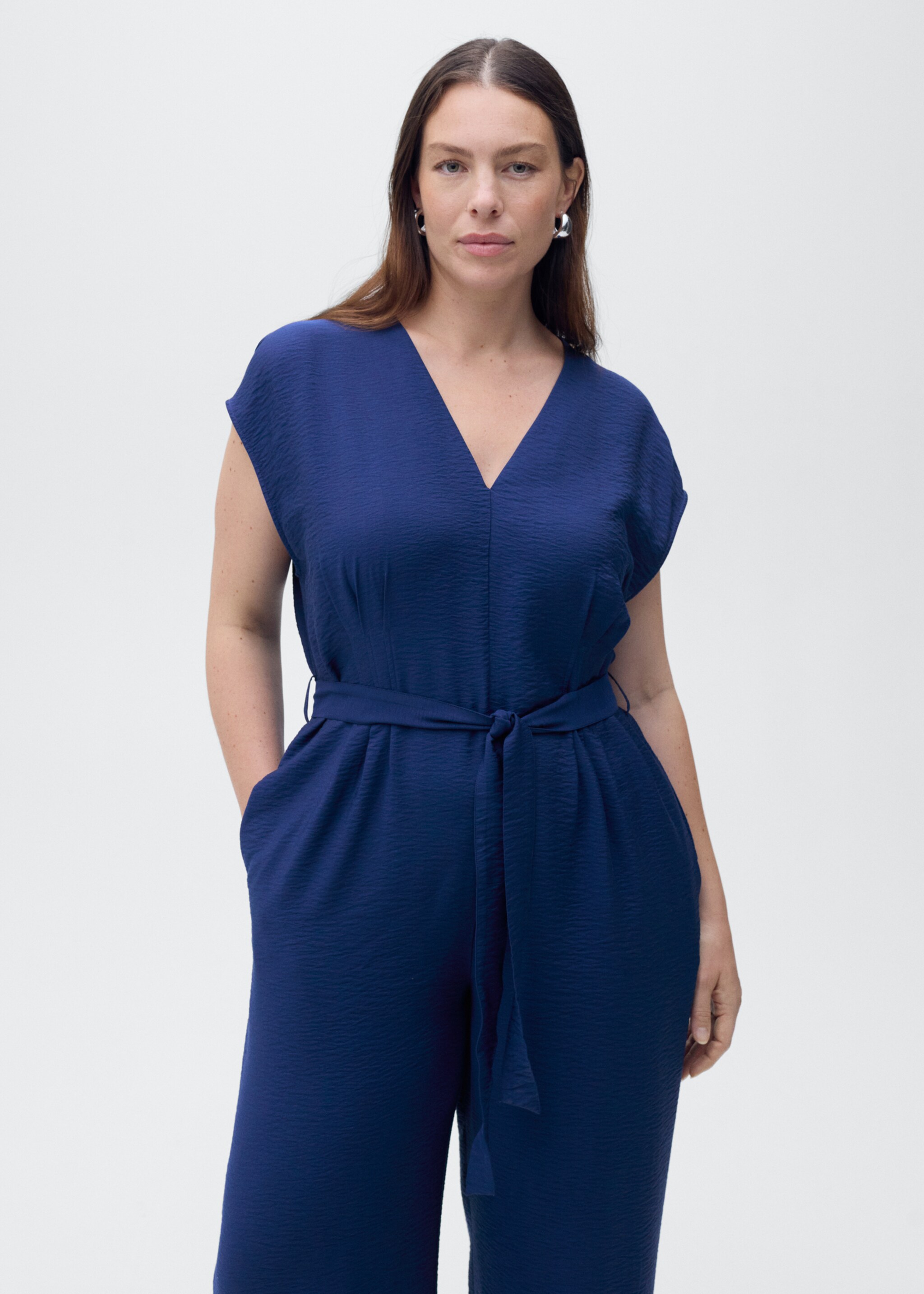 Long cropped jumpsuit with belt - Details of the article 5