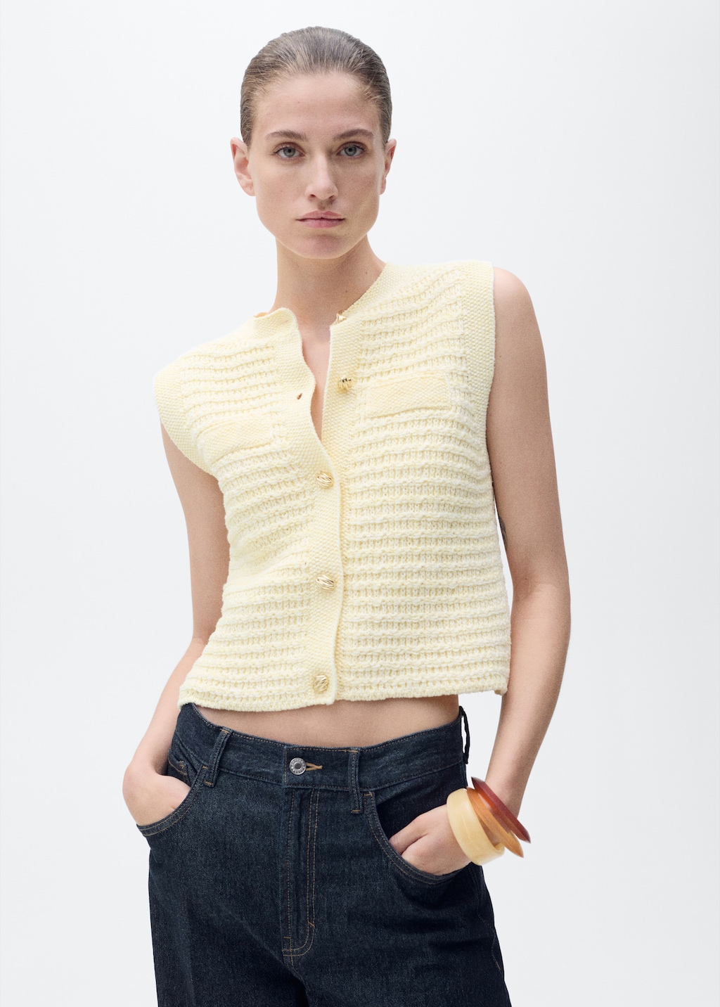 Knitted cardigan with jewel button