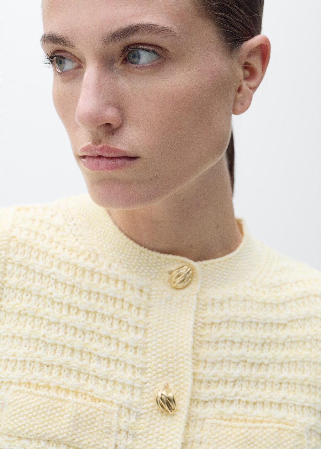 Knitted cardigan with jewel button - image 4
