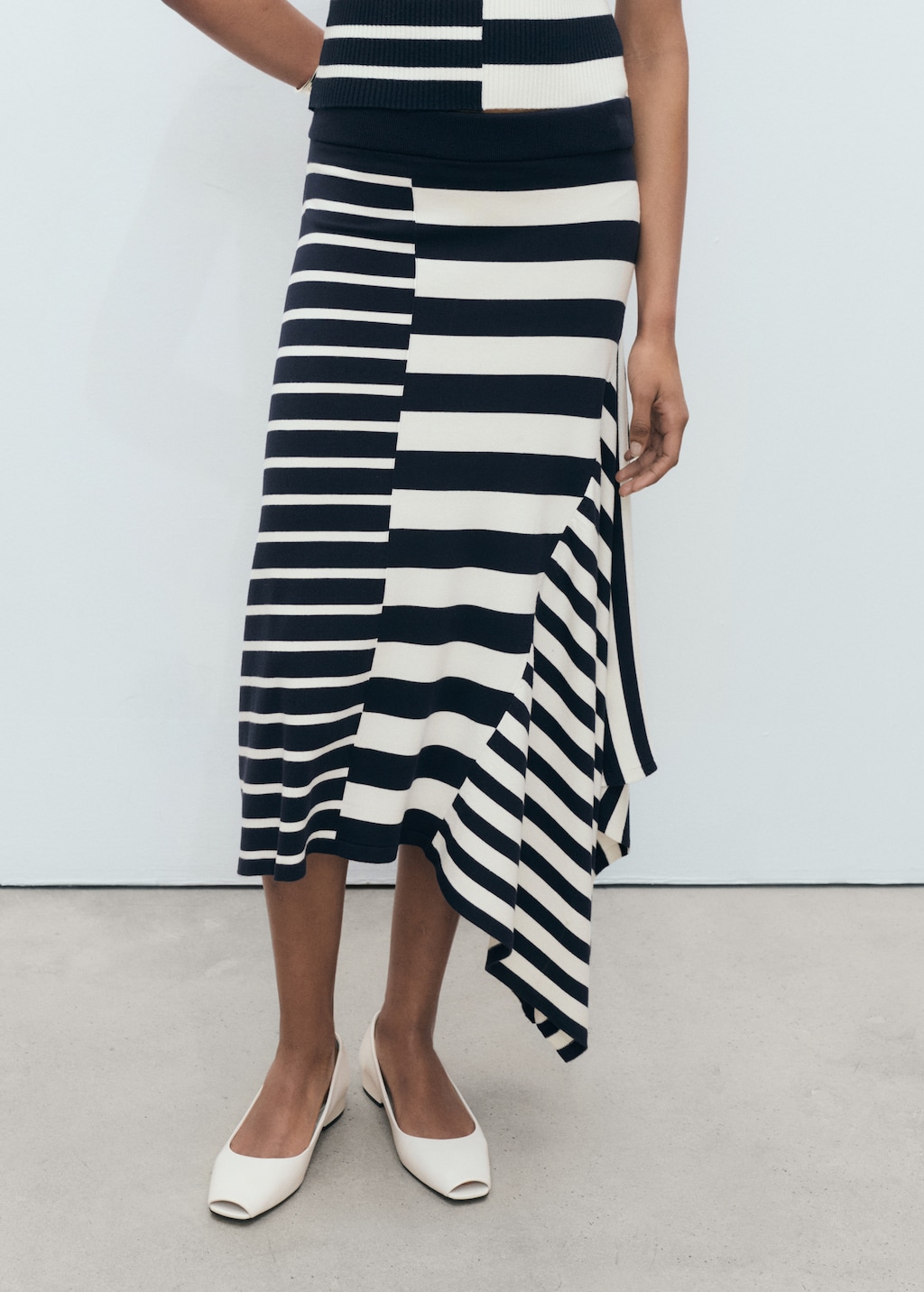 Asymmetrical striped knitted skirt
