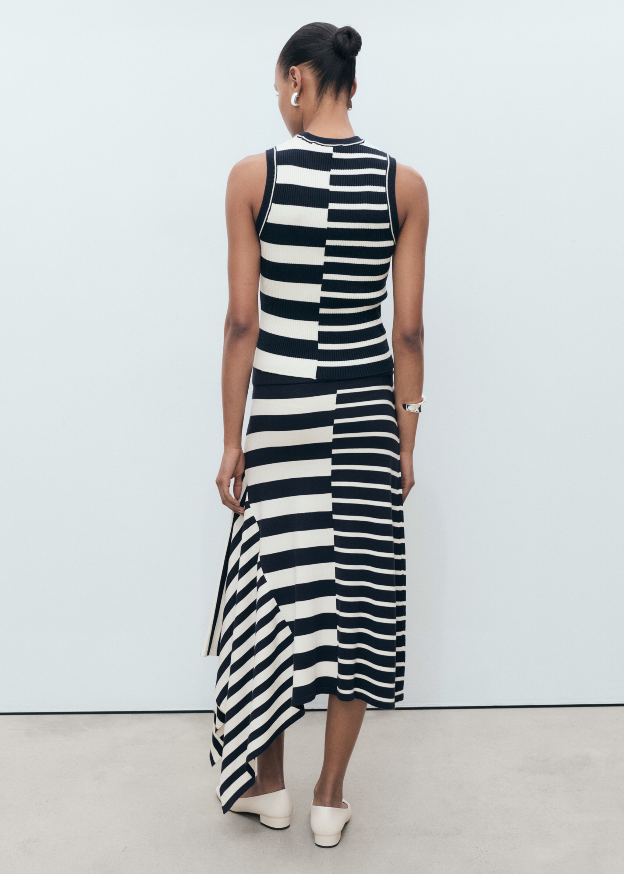 Asymmetrical striped knit skirt - Reverse of the article